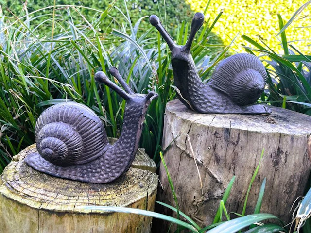Sculpture, Set gietijzeren slakken - 13 cm - Cast iron