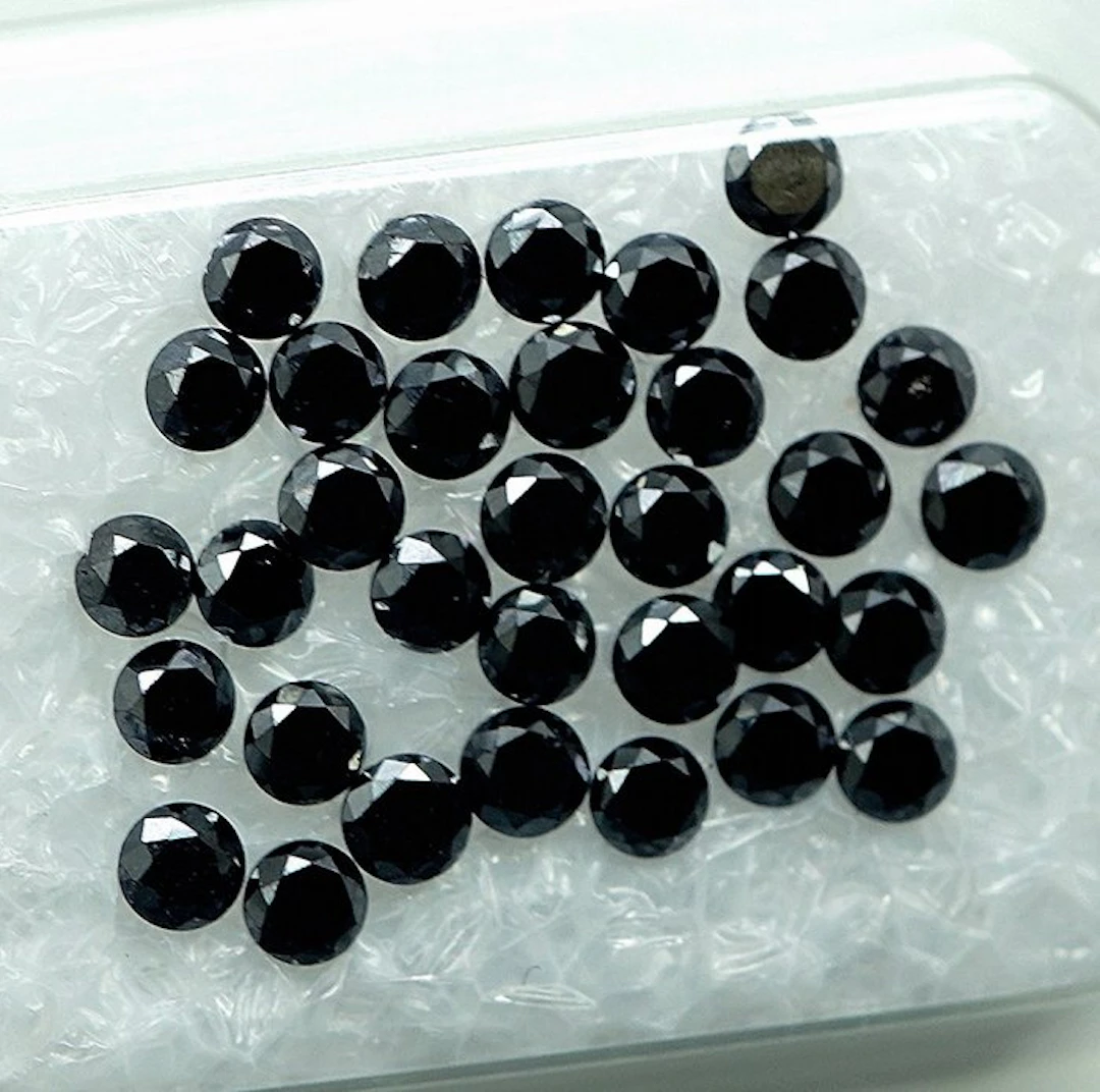 33 pcs Diamond (Colour-treated) - 1.56 ct - Round - Fancy...