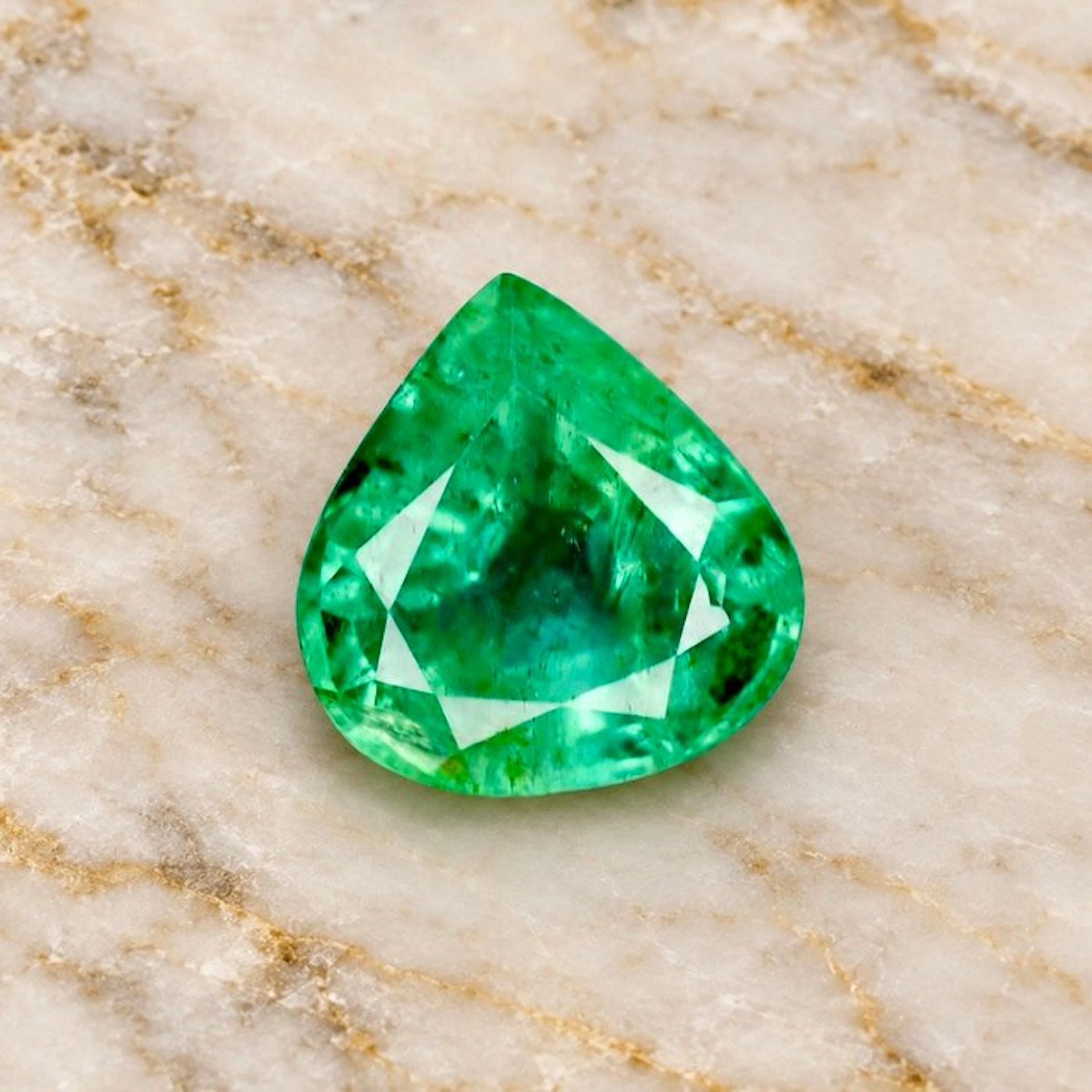 No reserve price Green Emerald - 1.52 ct - International...