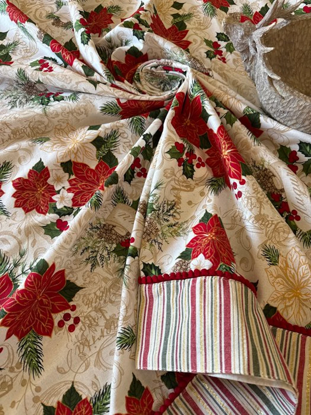 San Leucio top quality - Christmas tablecloth with Christmas star motifs