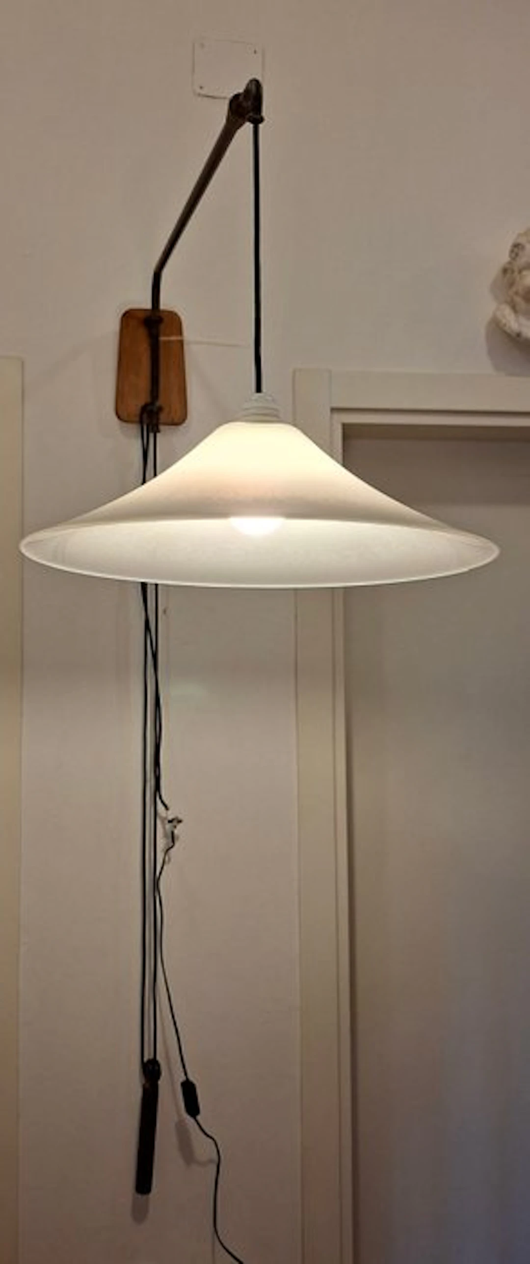 Wall lamp - Wall-mounted pull-down arch. - Brass, Plastic