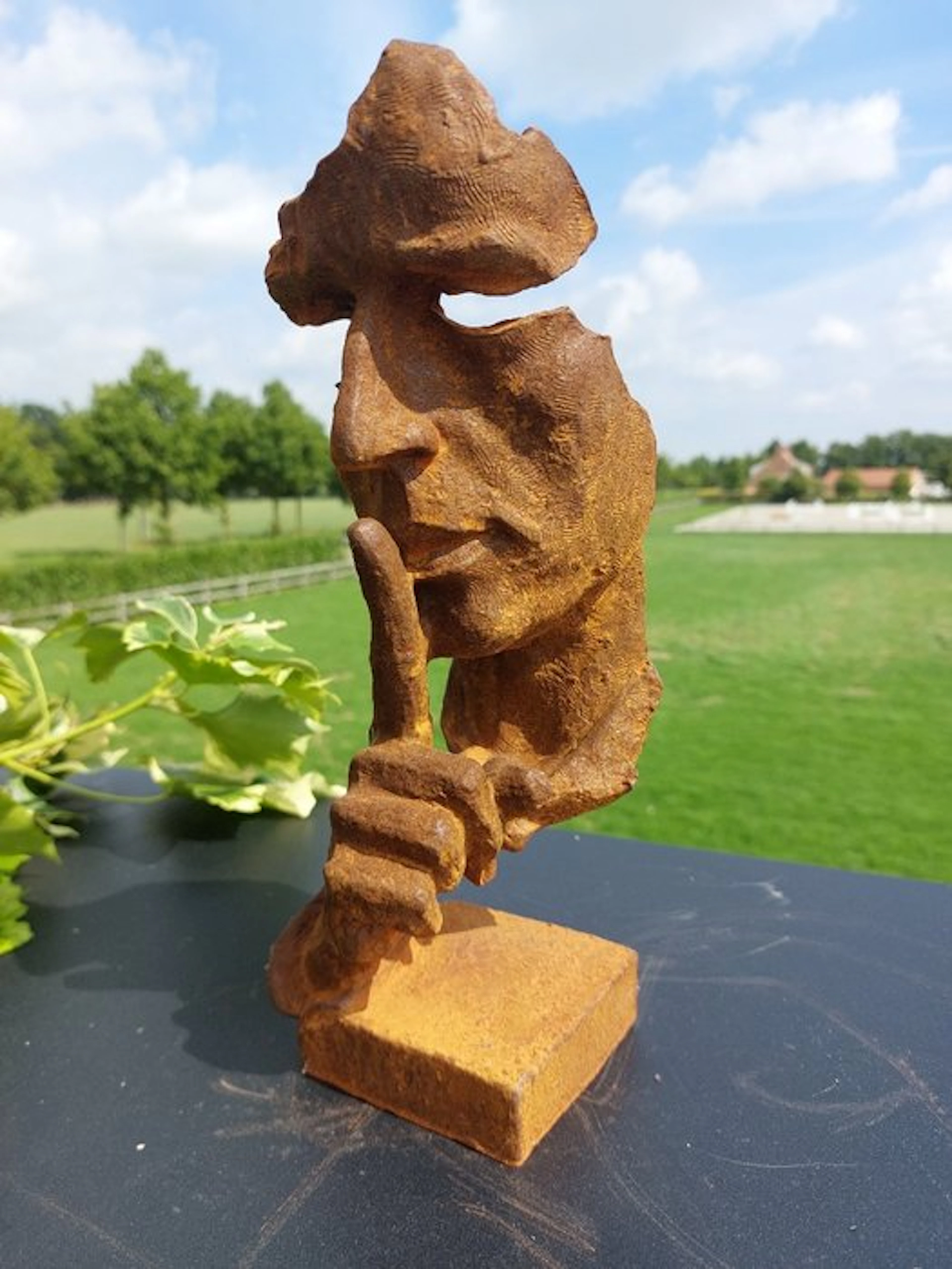 Statue, Garden statue rusty patina "The Silence" - 33 cm - Cast iron