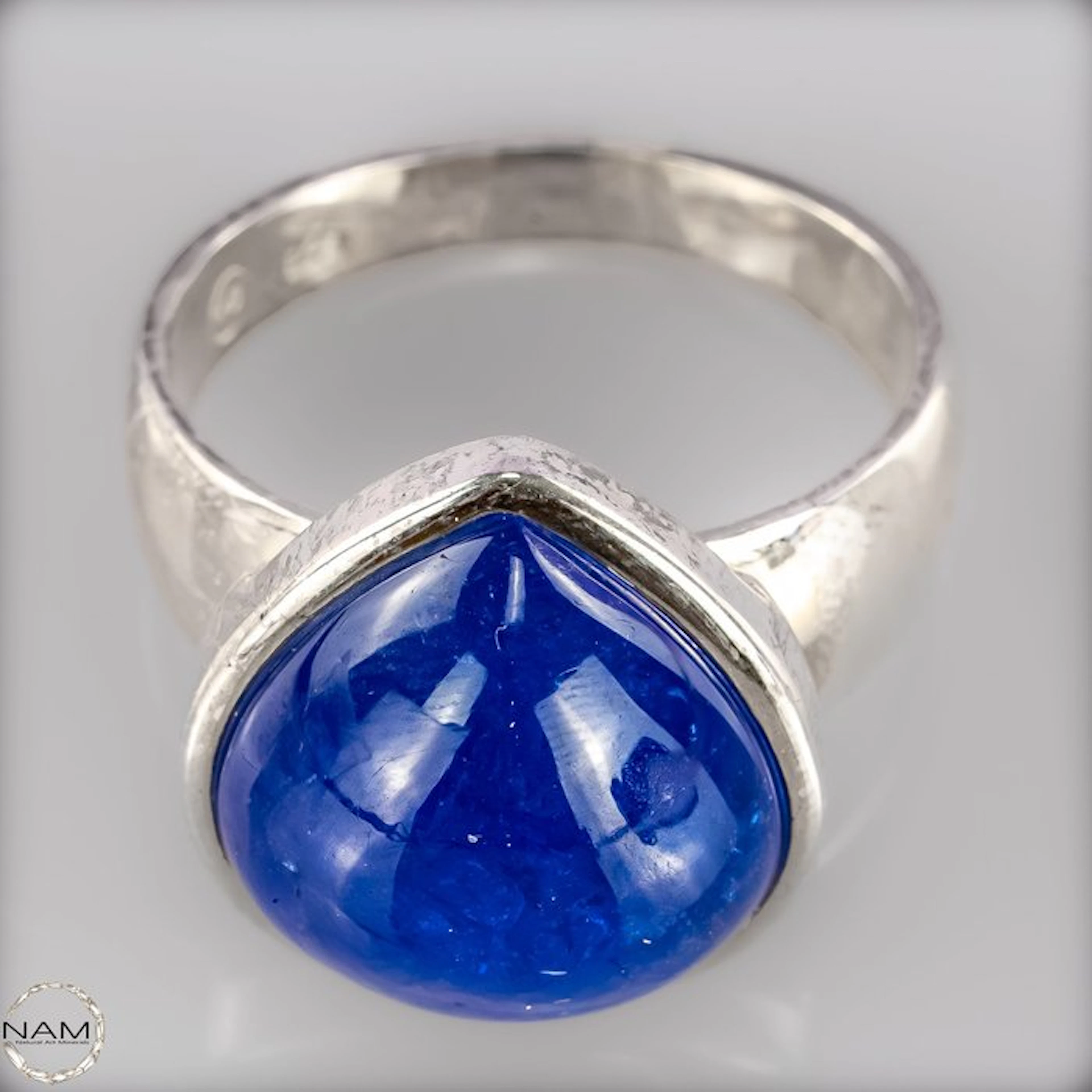 Exclusive ring with natural Tanzanite – elegantly set in silver 49.6 ct- 9.92 g