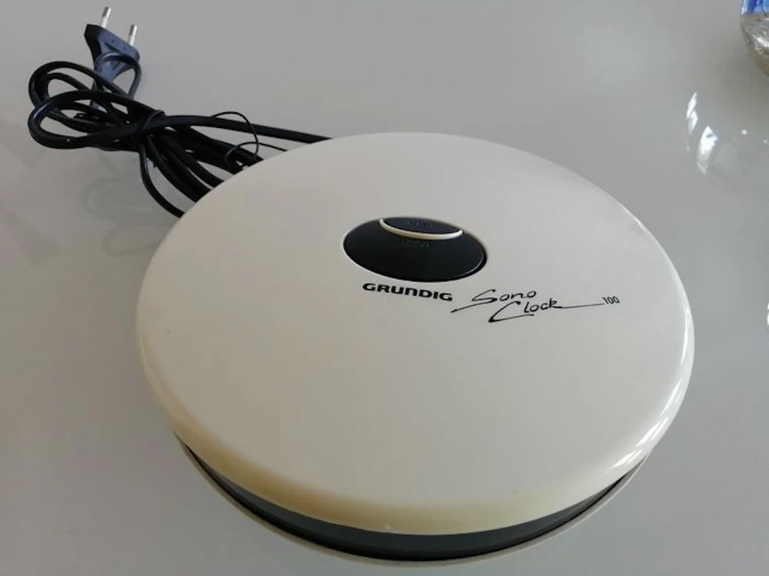 Grundig - Sono-Clock 100 / "Space Age" Style AM/FM Digital Alarm Clock Radio