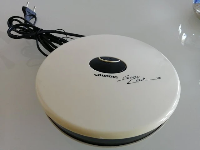 Grundig - Sono-Clock 100 / "Space Age" Style AM/FM Digital Alarm Clock Radio