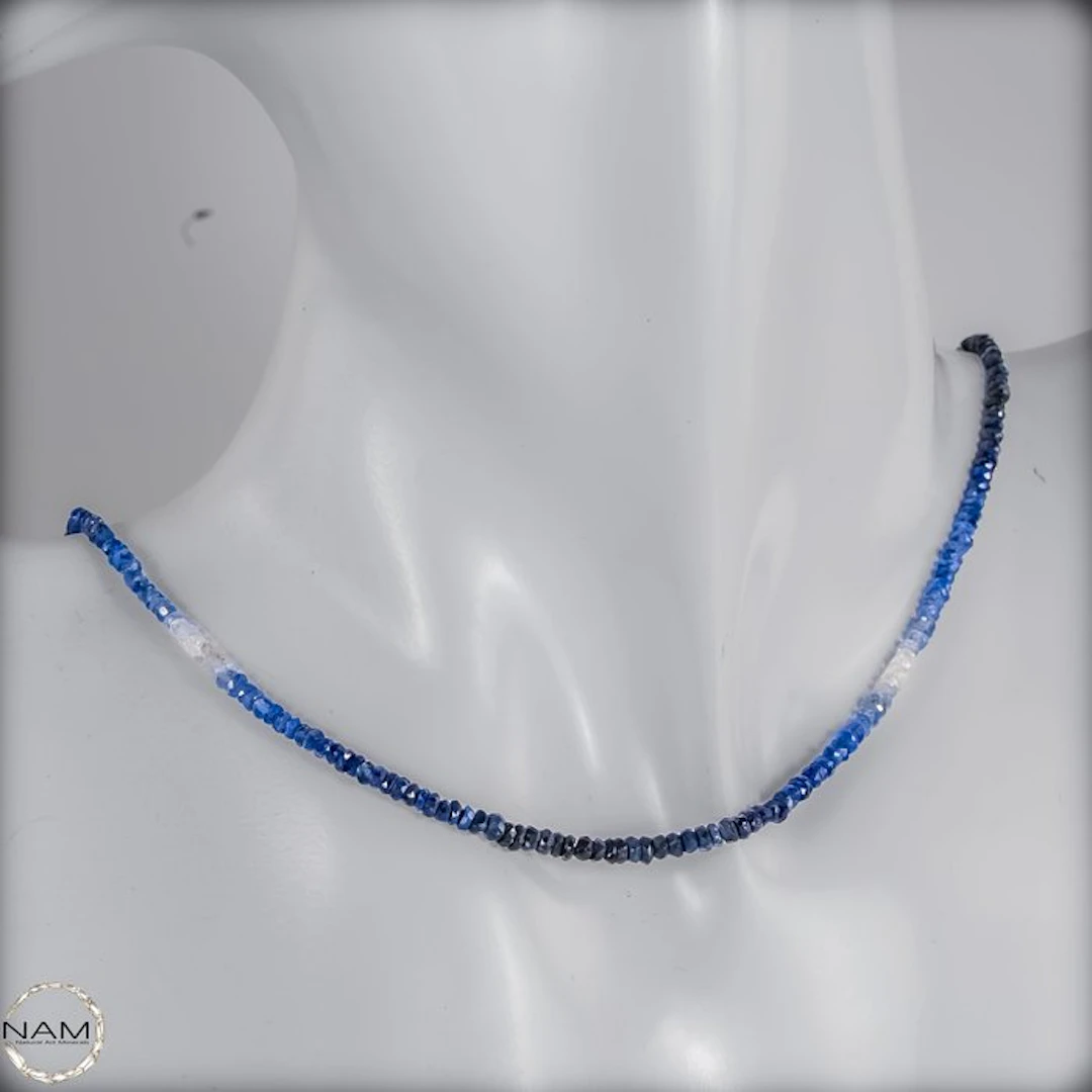 Saphir string for binding – Fascinating blue tones in...