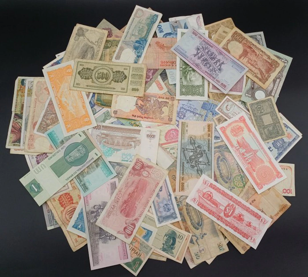 World. - 104 Banknotes - Various Dates (No reserve price)