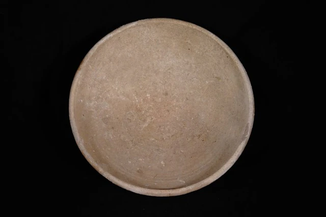 Trans-Jordan Pottery large plate, 26,5 x 8 cm