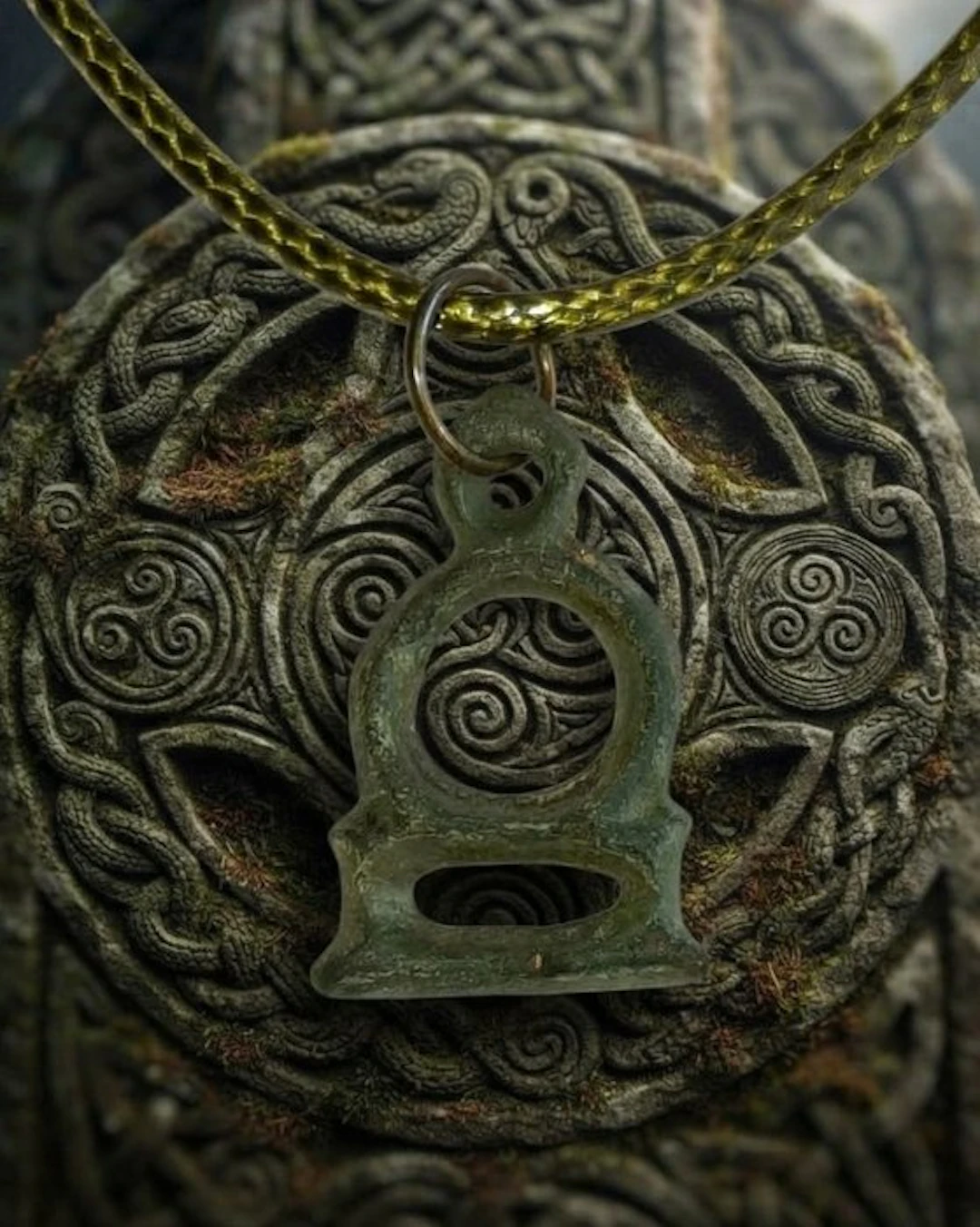 Celtic Bronze Beautiful pendant-amulet.Excellent condition. (No reserve price)