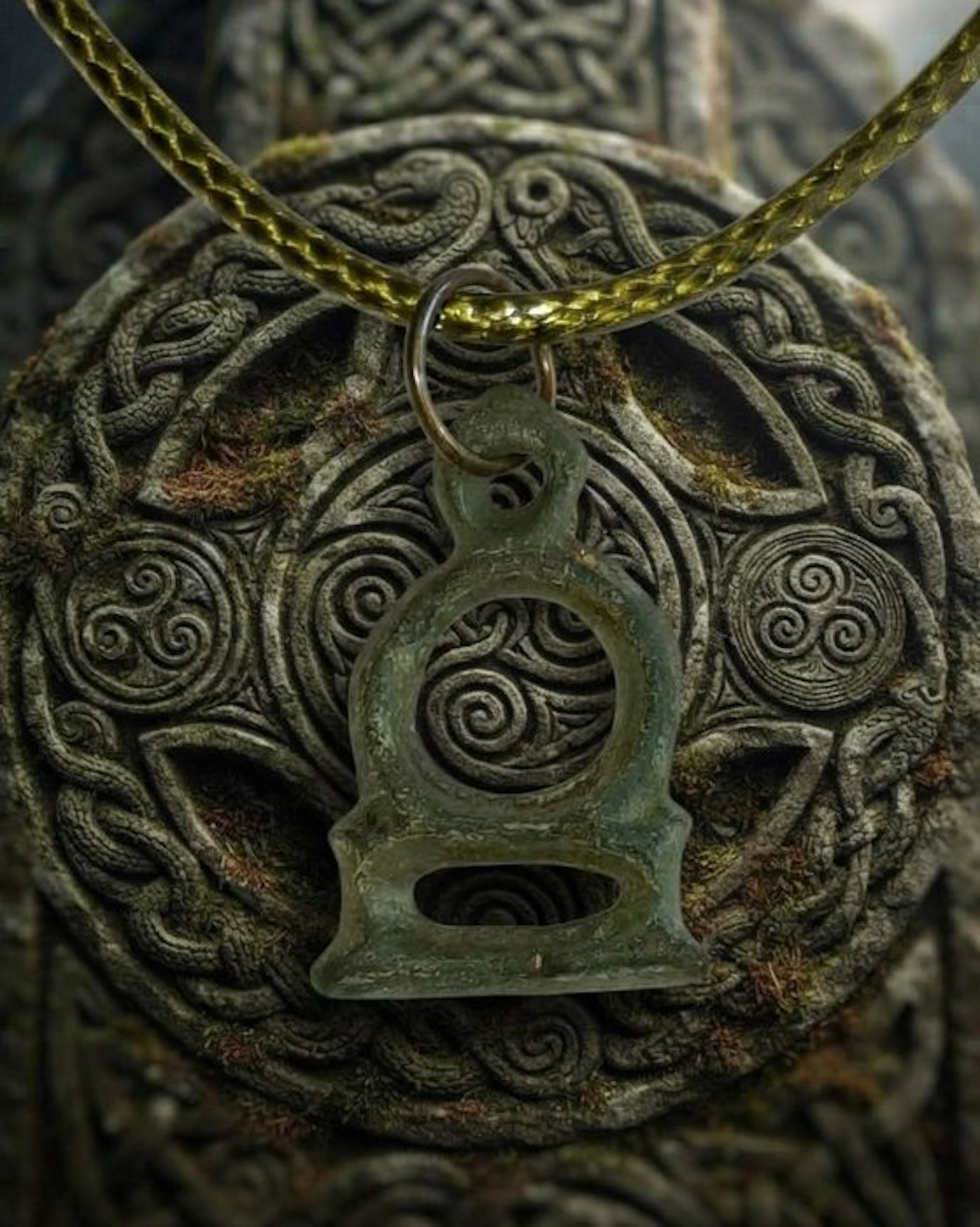 Celtic Bronze Beautiful pendant-amulet.Excellent condition. (No reserve price)