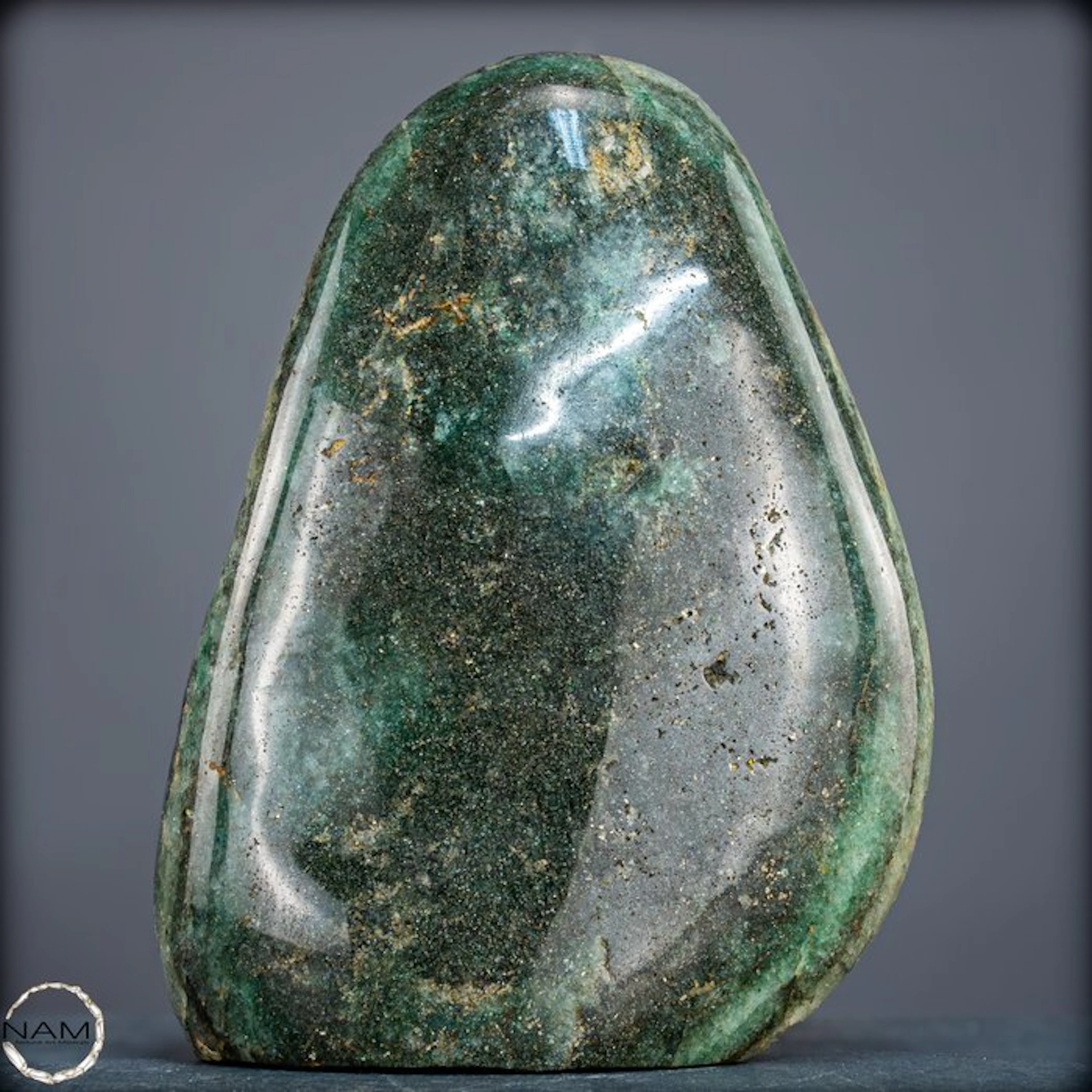 Striking Aventurine Obelisk – Powerful Elegance in a Monumental Form Obelisk