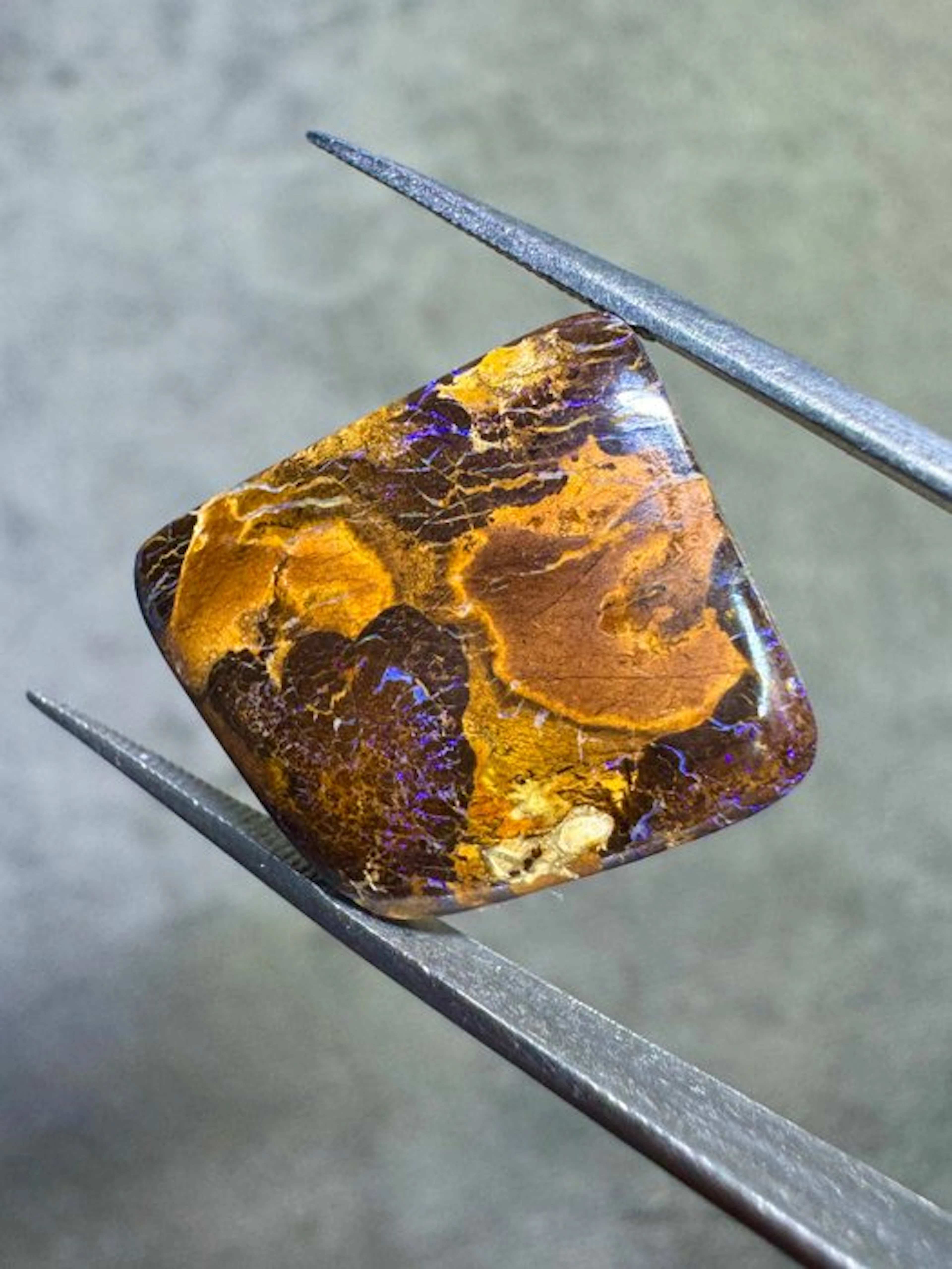 Australian Boulder Opal. 14.53 carats. Cabochon- 2.91 g - (1)