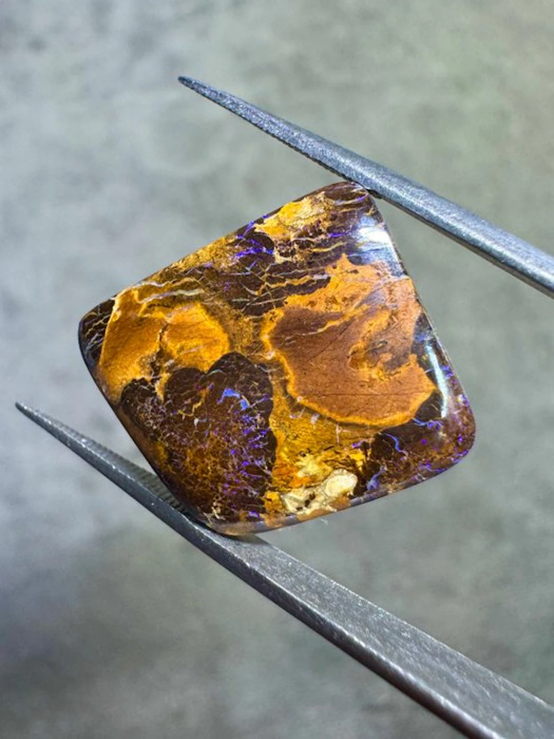 Australian Boulder Opal. 14.53 carats. Cabochon- 2.91 g - (1)