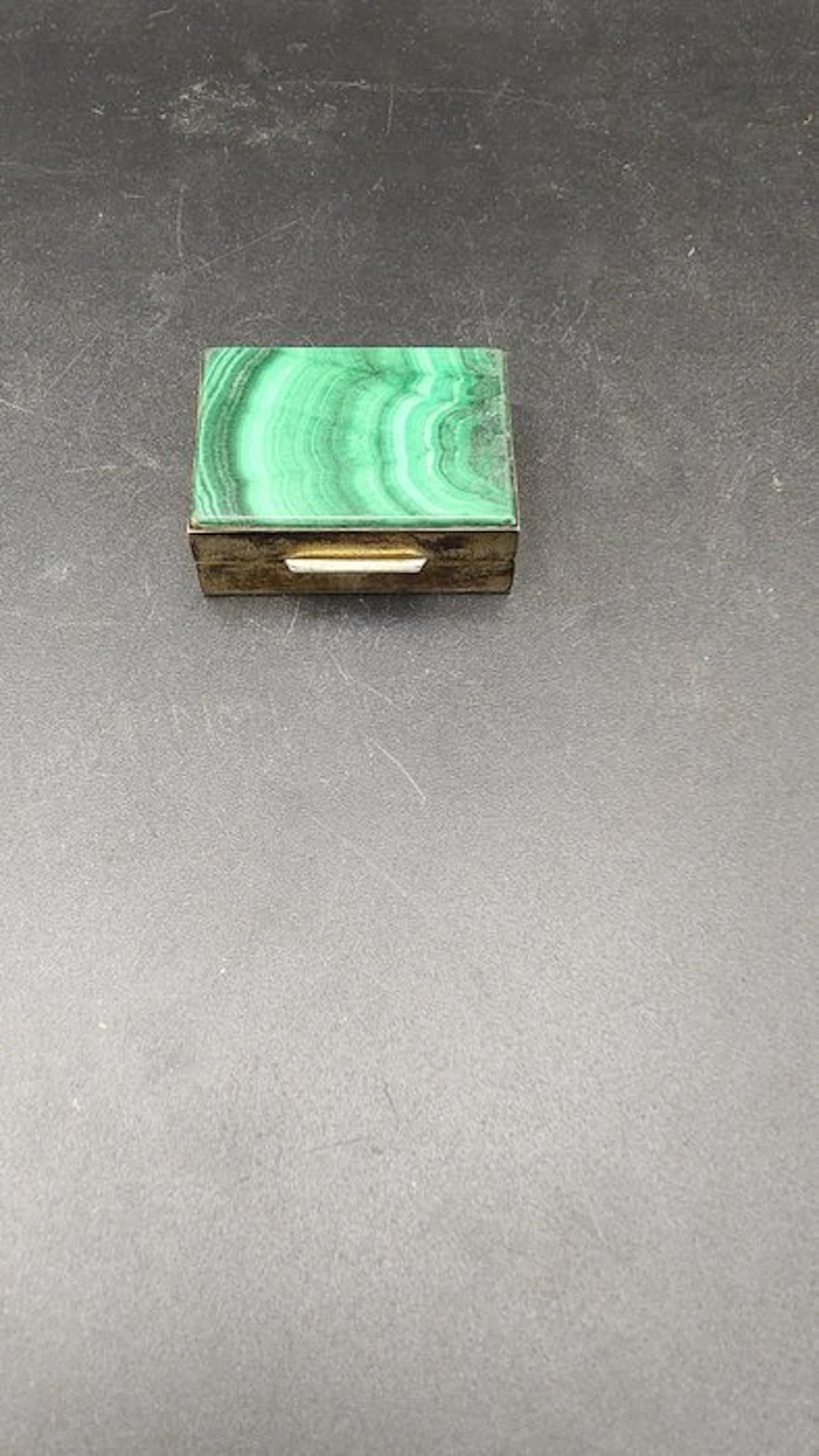 Spice box - .800 silver - Silver box and malachite