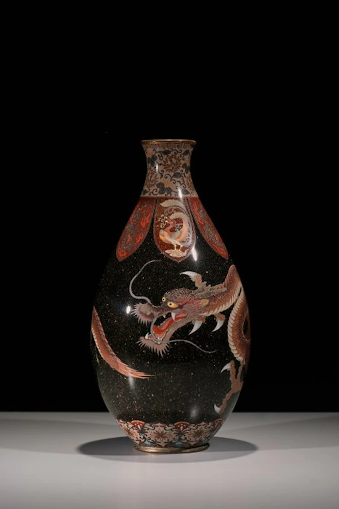 Vase - A cloisonné vase with a dragon on aventurine ground
