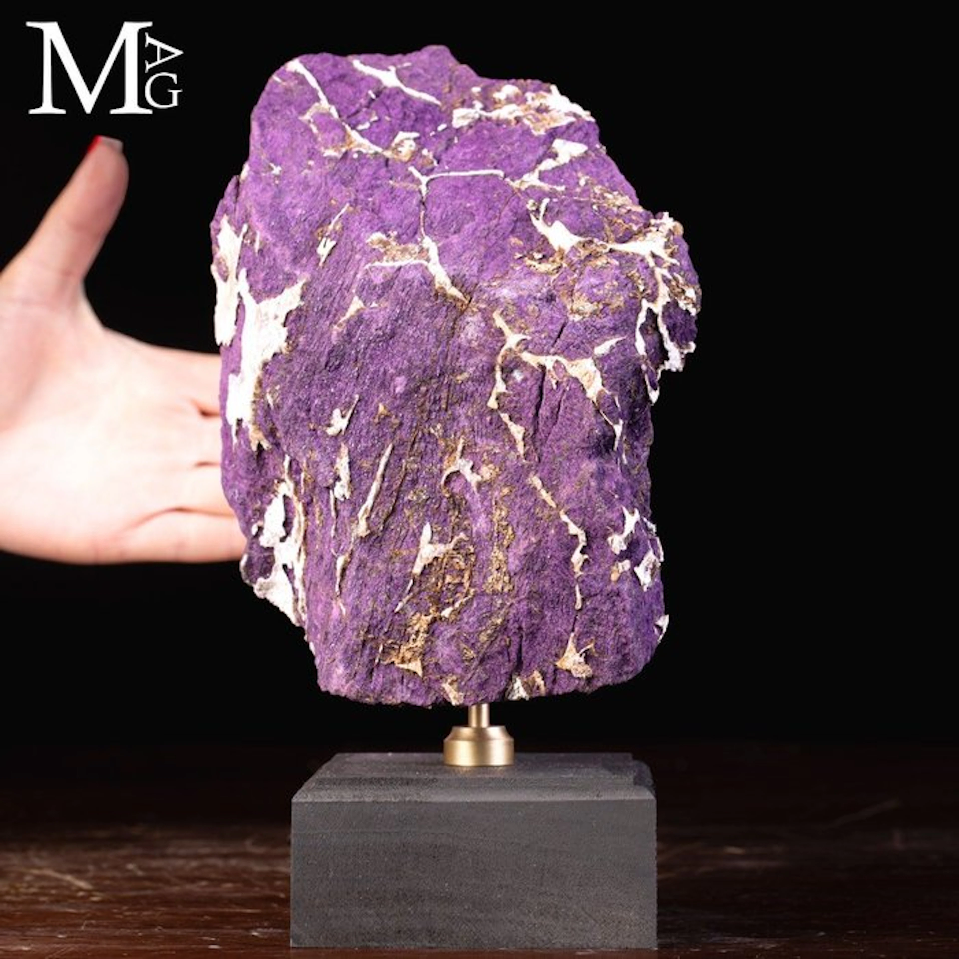 An exceptional natural specimen of purpurite...