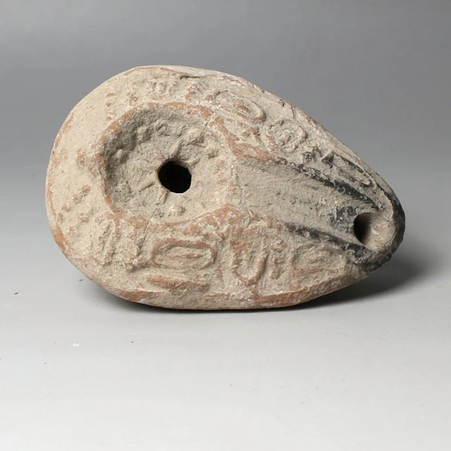 Levant Terracotta Oil lamp (No reserve price)