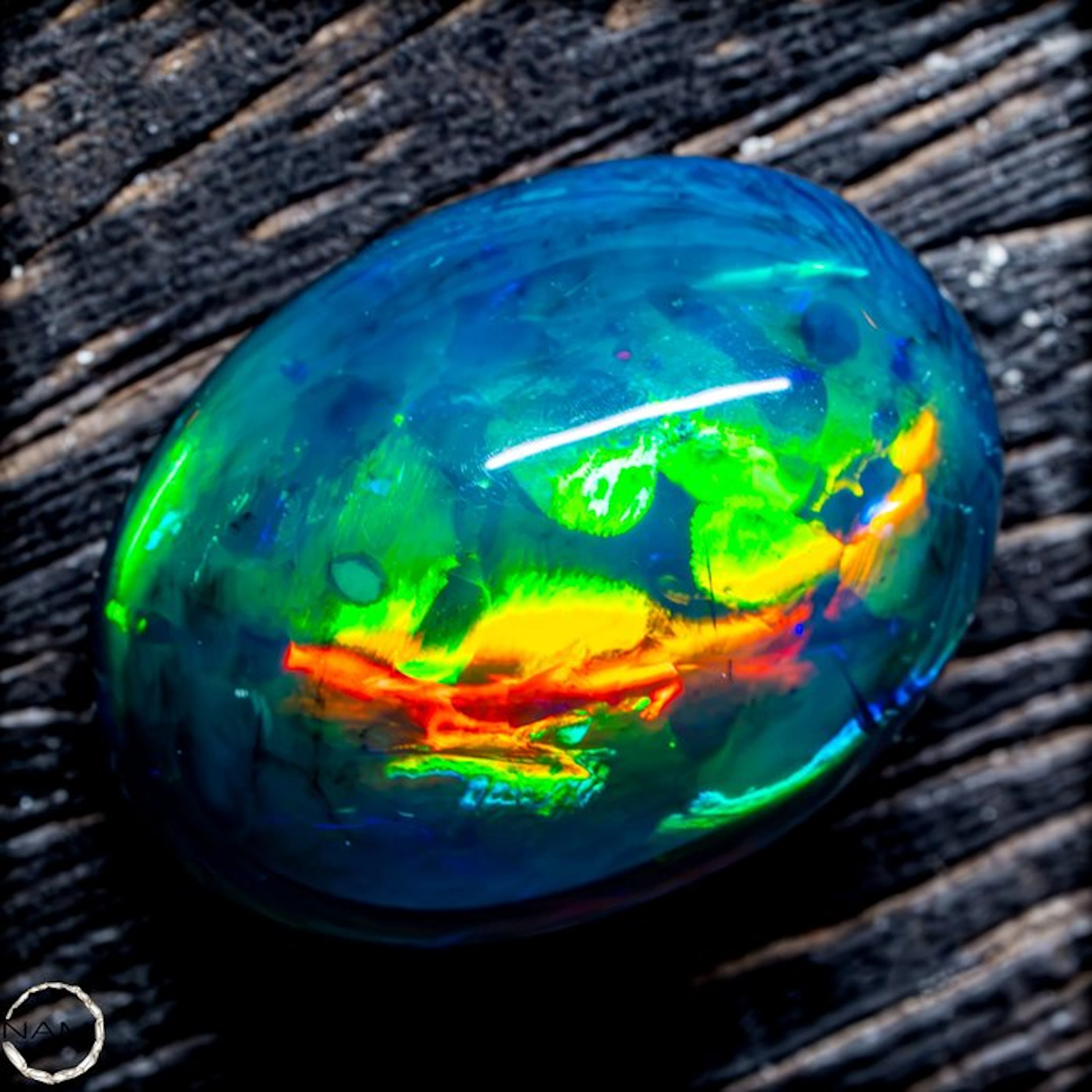 Black Opal – An extraordinary precious opal with...
