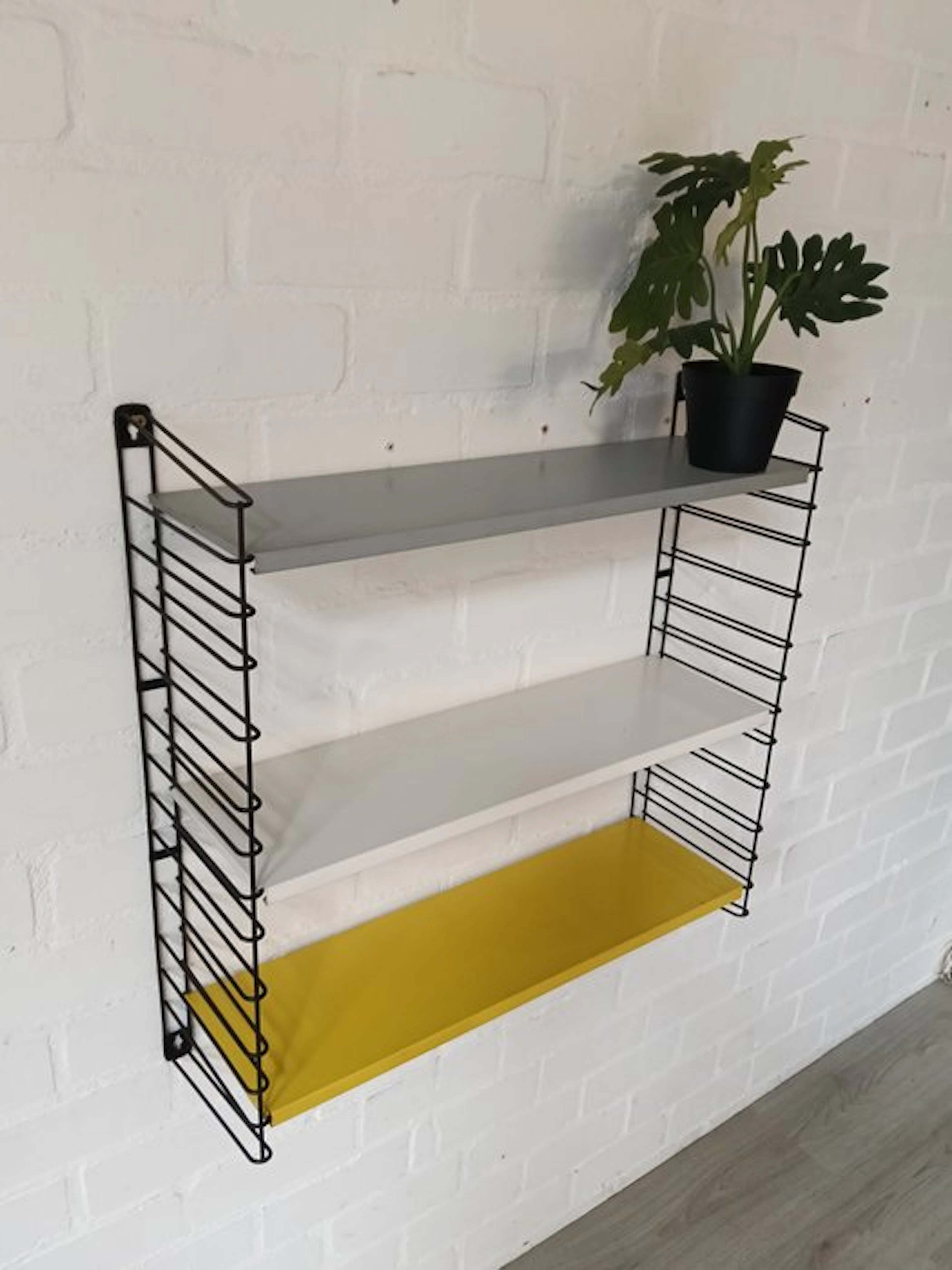 Tomado - Adriaan Dekker - Wall shelf unit - Metal