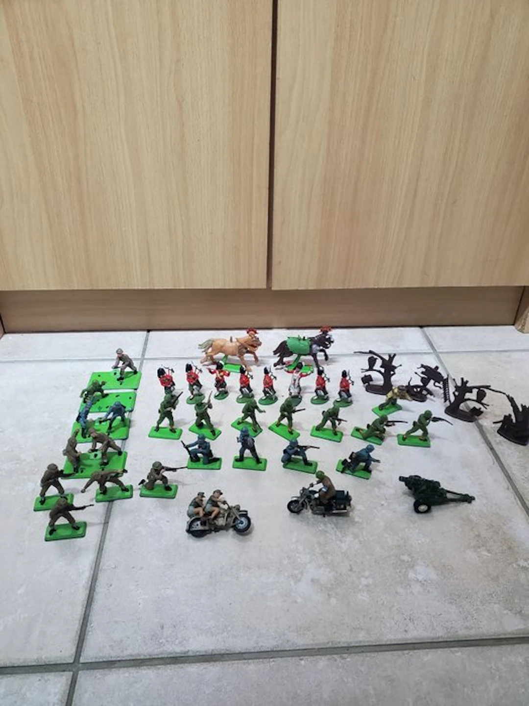 Figurine - Soldats de plomb en plastique et accessoires...