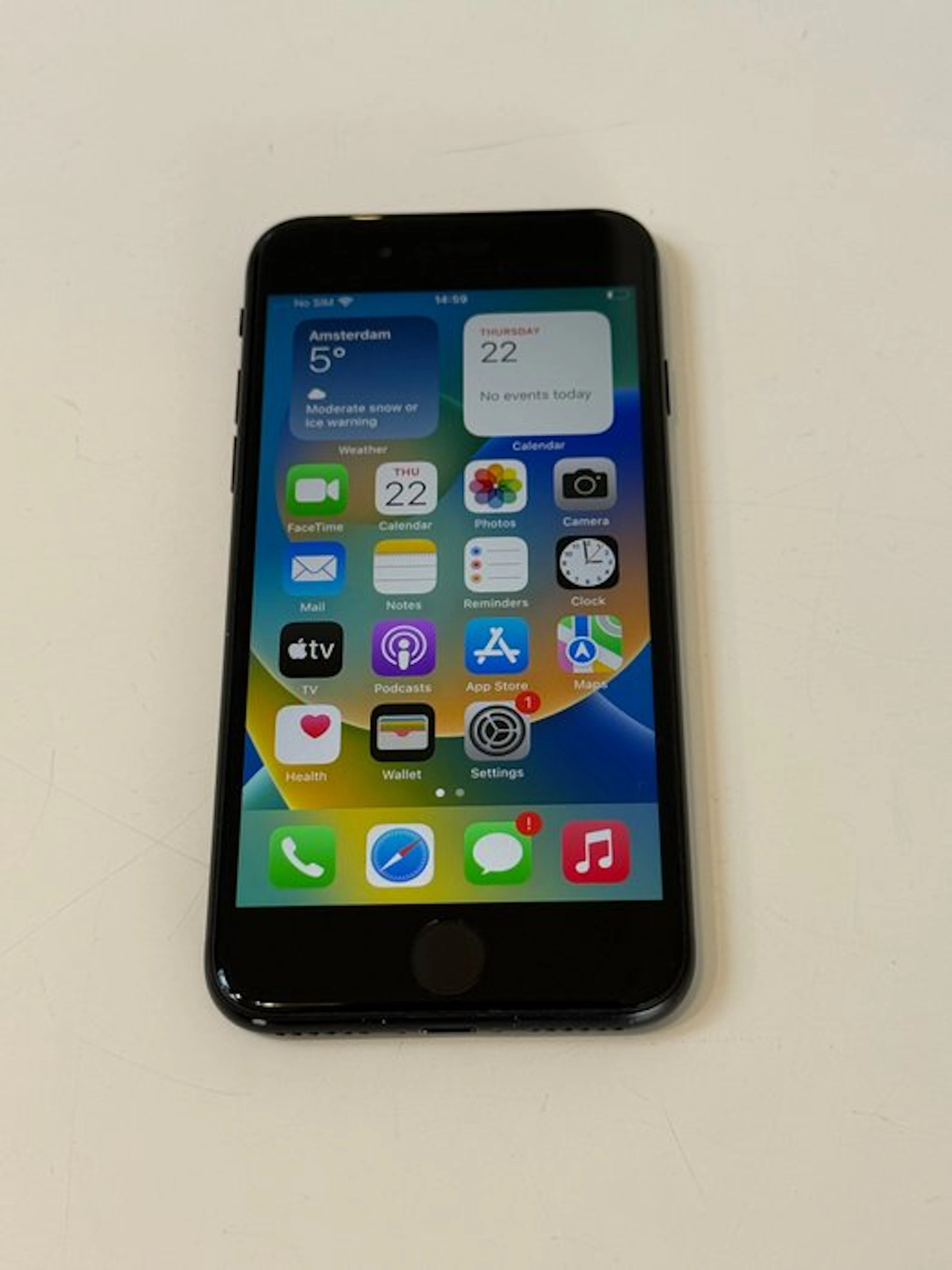 Apple iPhone SE (2nd generation) - Mobile phone (1)