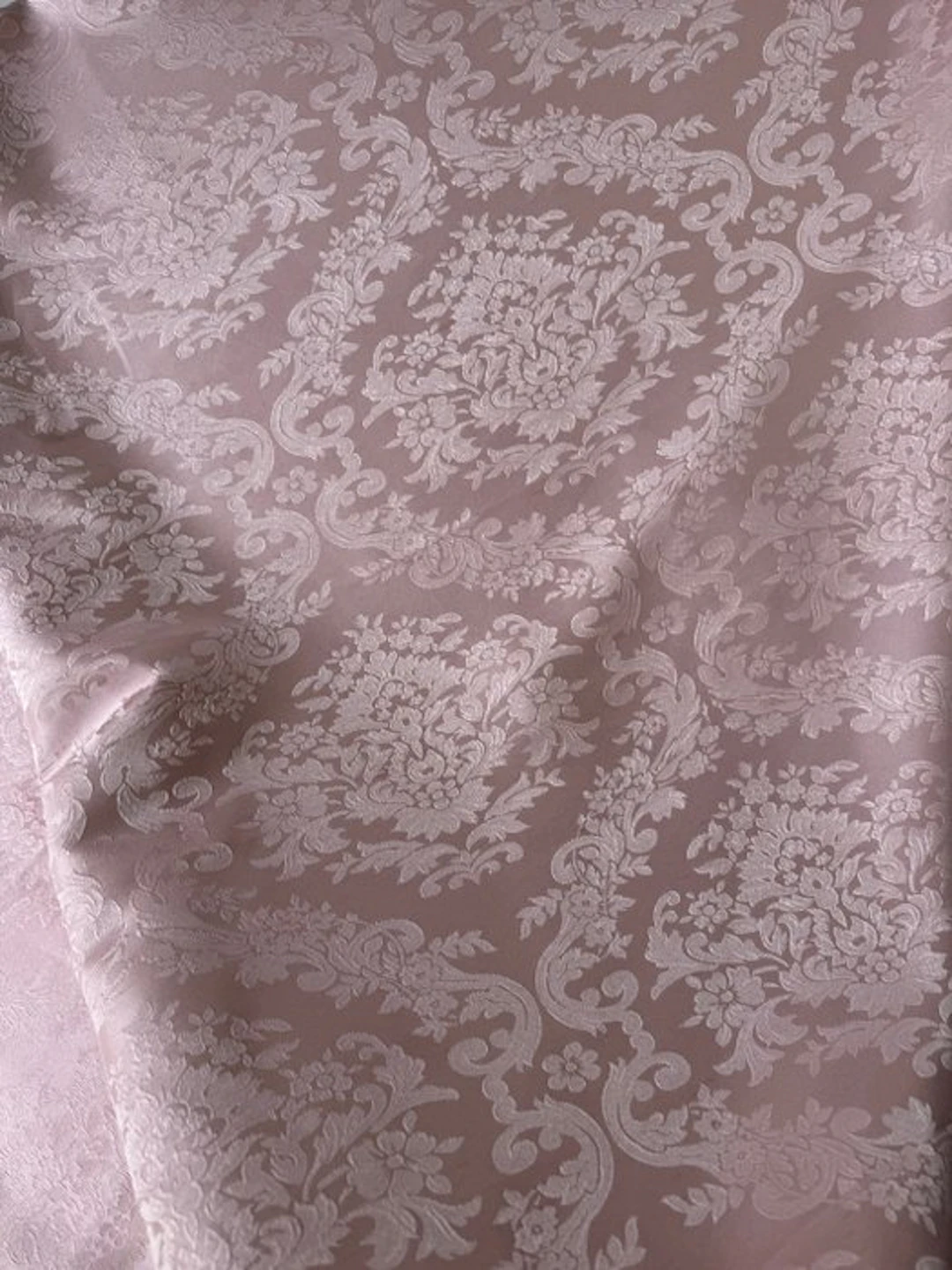 Luxurious Venetian San Leucio light pink damask fabric...
