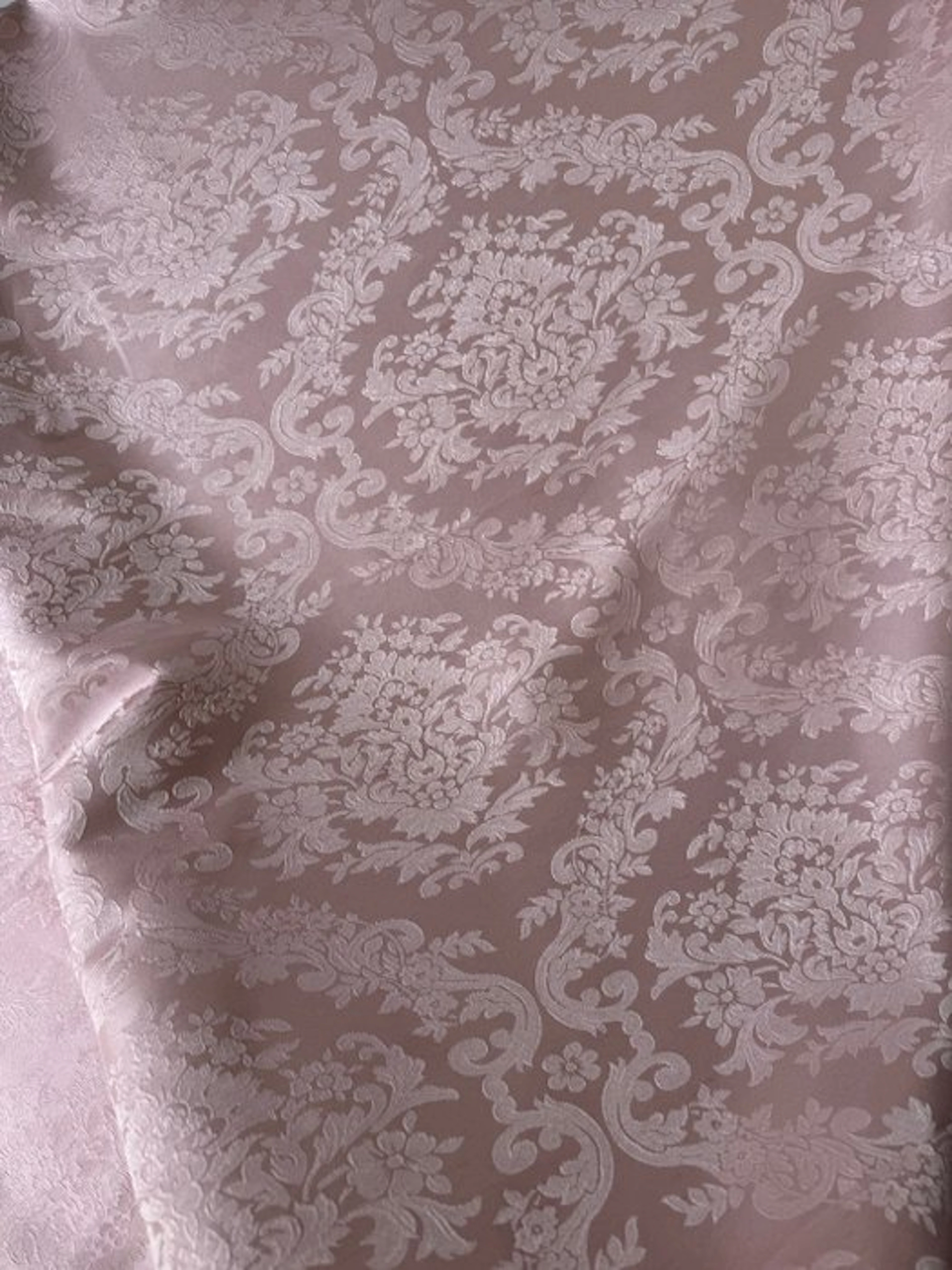 Luxurious Venetian San Leucio light pink damask fabric...