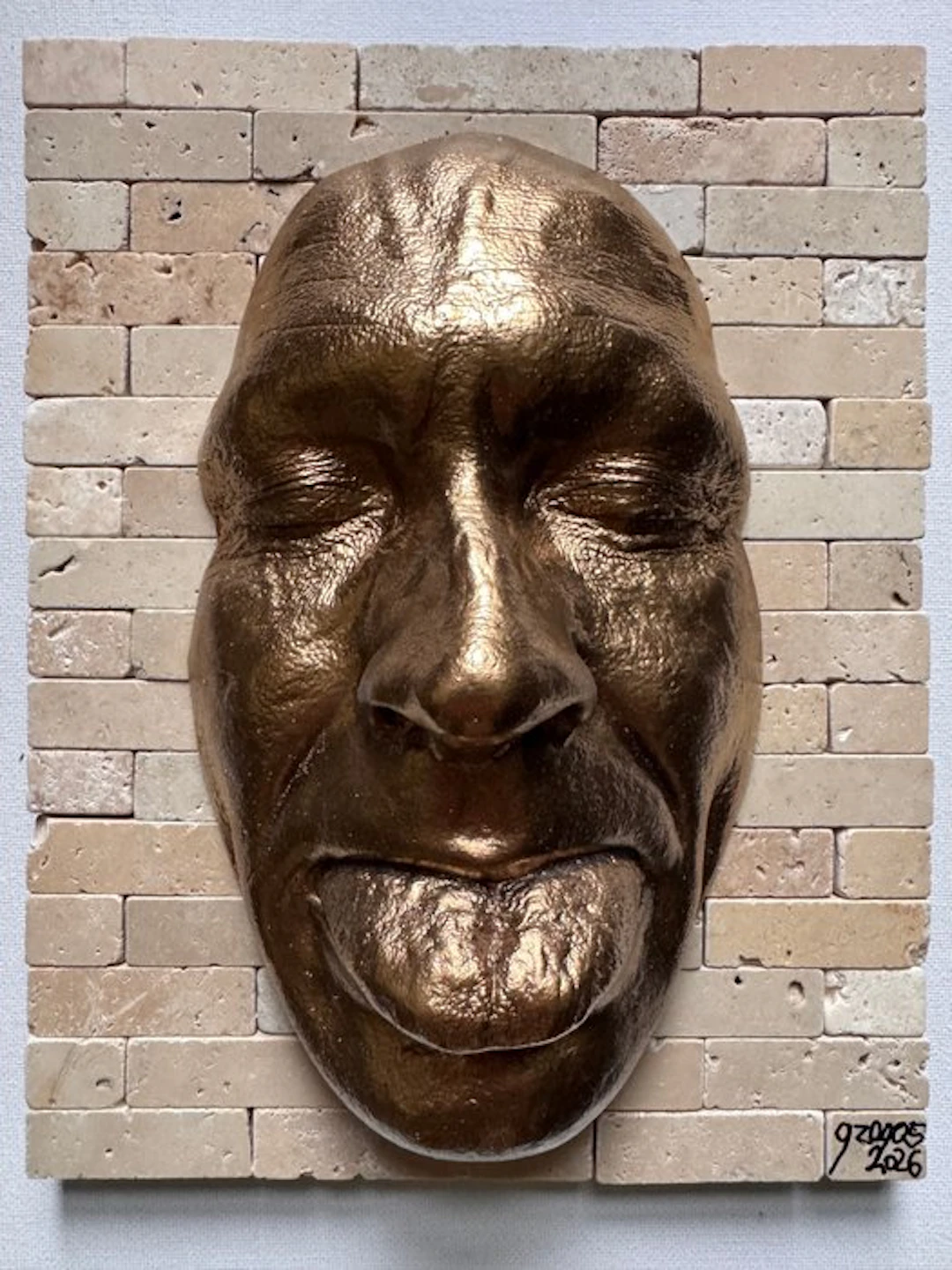 Gregos - Golden effect mockery on bricks