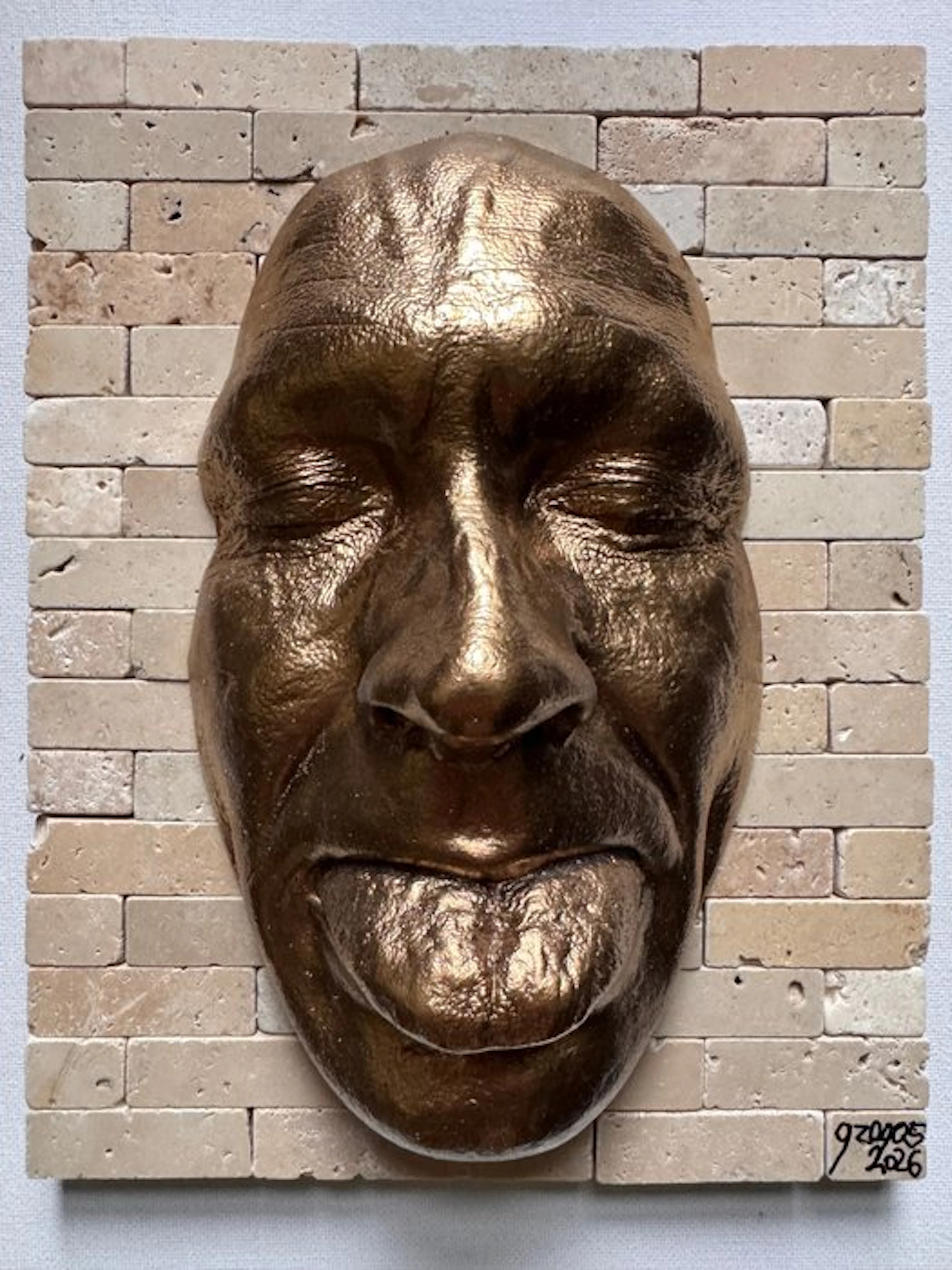 Gregos - Golden effect mockery on bricks