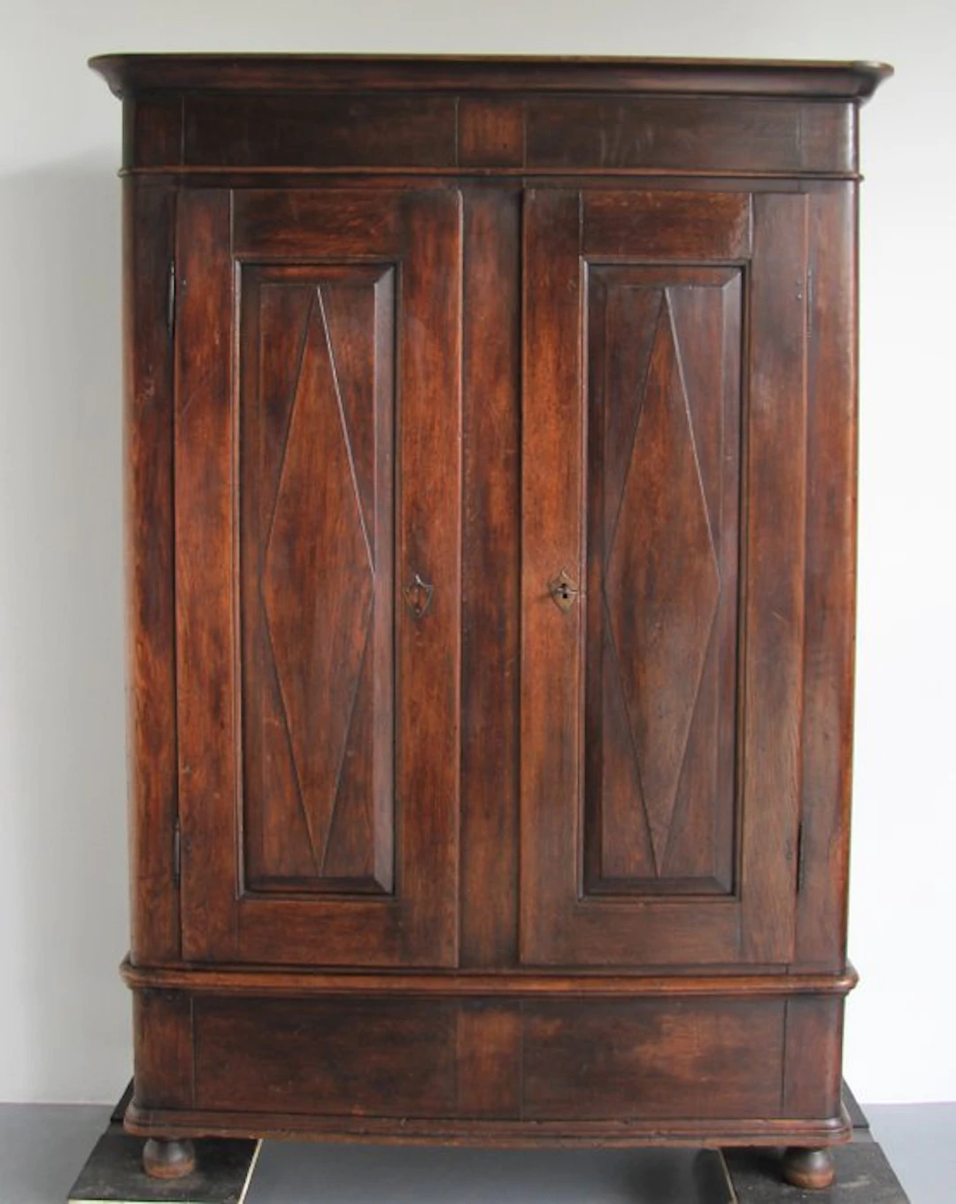 Cupboard - Oak, Iron - Delivery to the EU is possible.