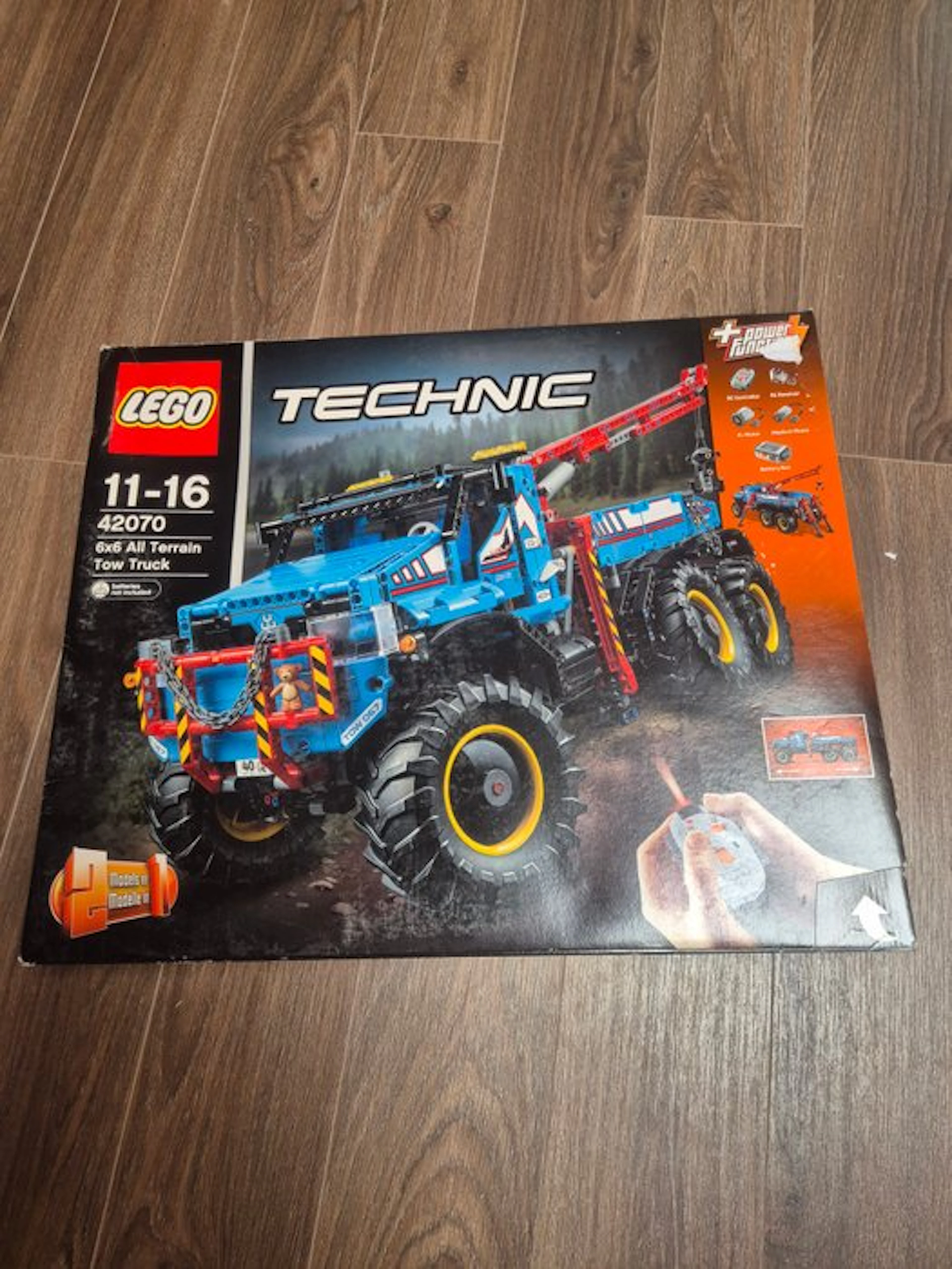 LEGO Set - 42070 - Technic - 6x6 All Terrain Tow Truck
