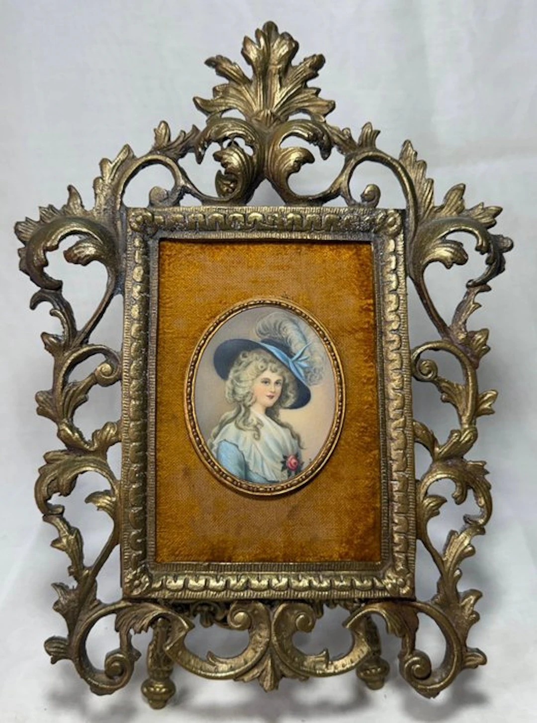 French school (XIX) - Miniatura con ritratto femminile in cornice In bronzo
