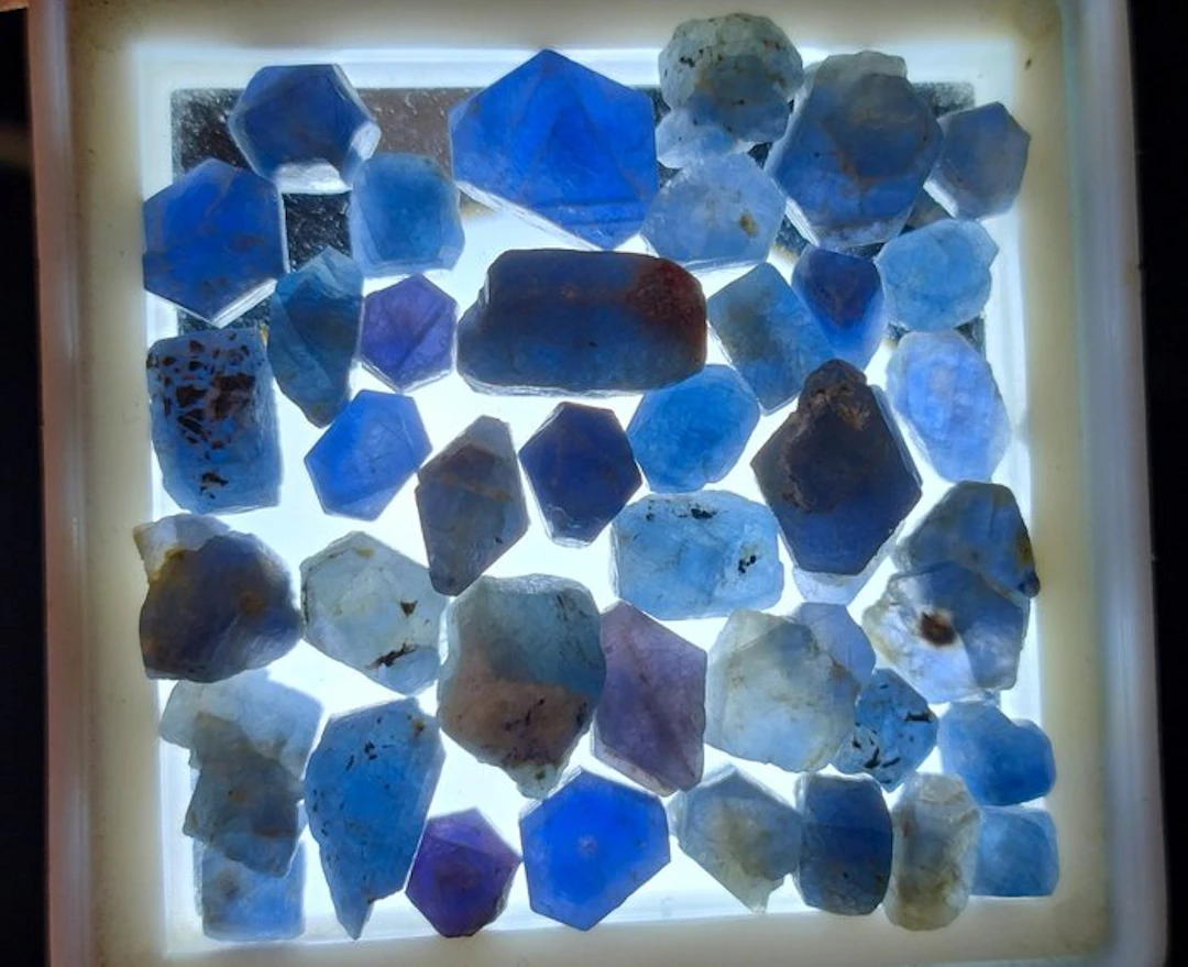 100 cts - Untreated Blue Sapphire - Rough- 20 g