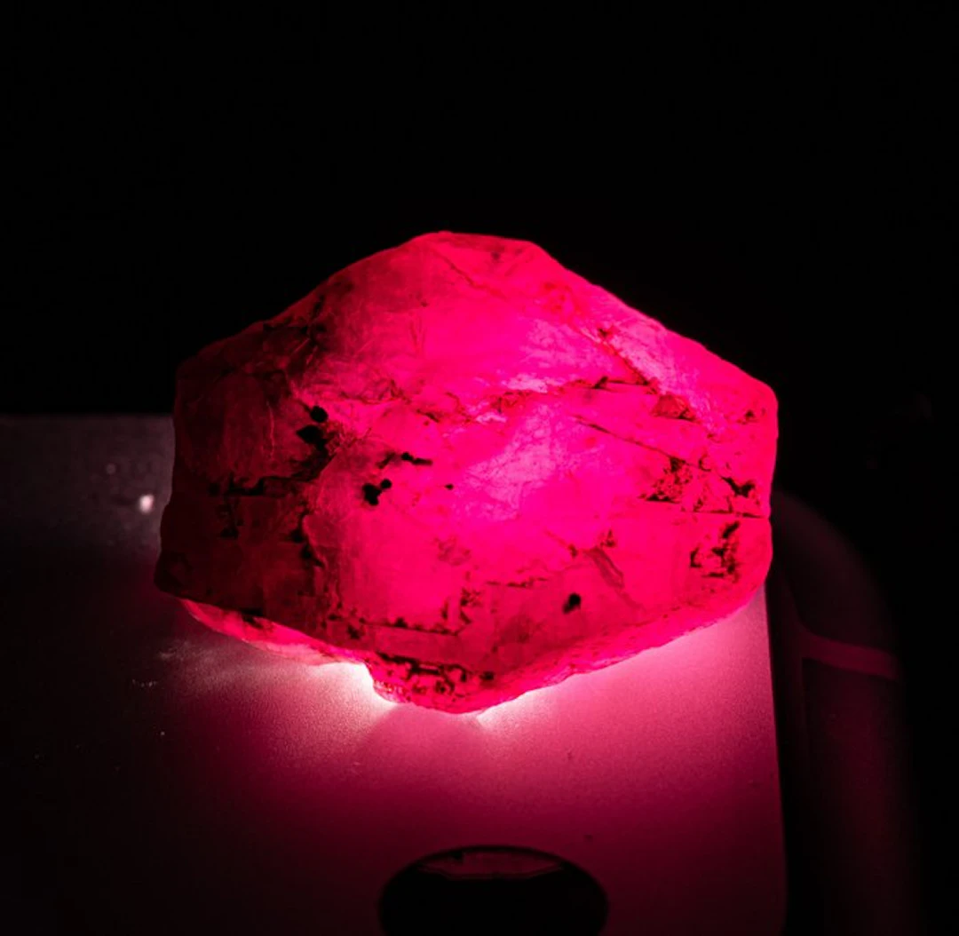30.32 carats!! Pigeon-blood rubies - top quality GÉANT...