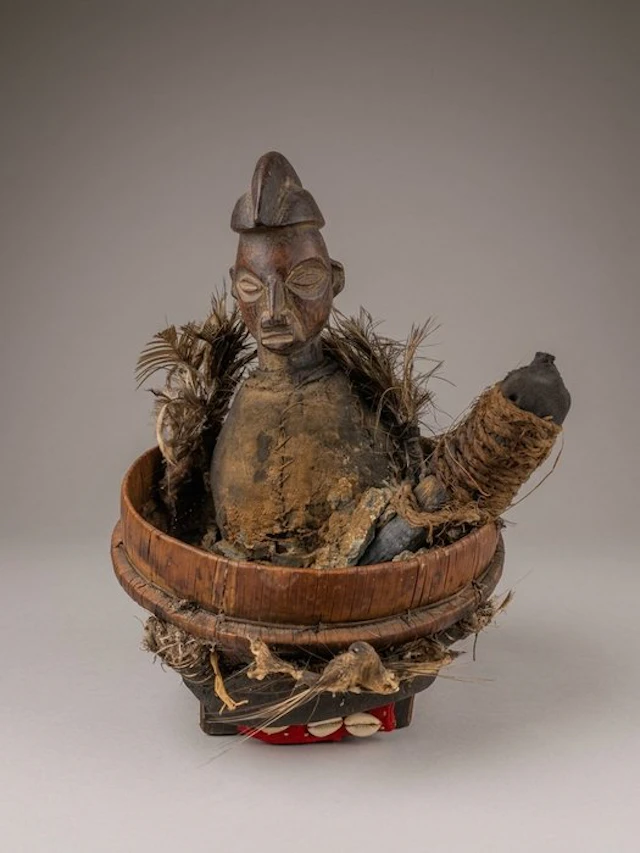 Power figure / Fetish altar - Biteki - Yaka - DR Congo