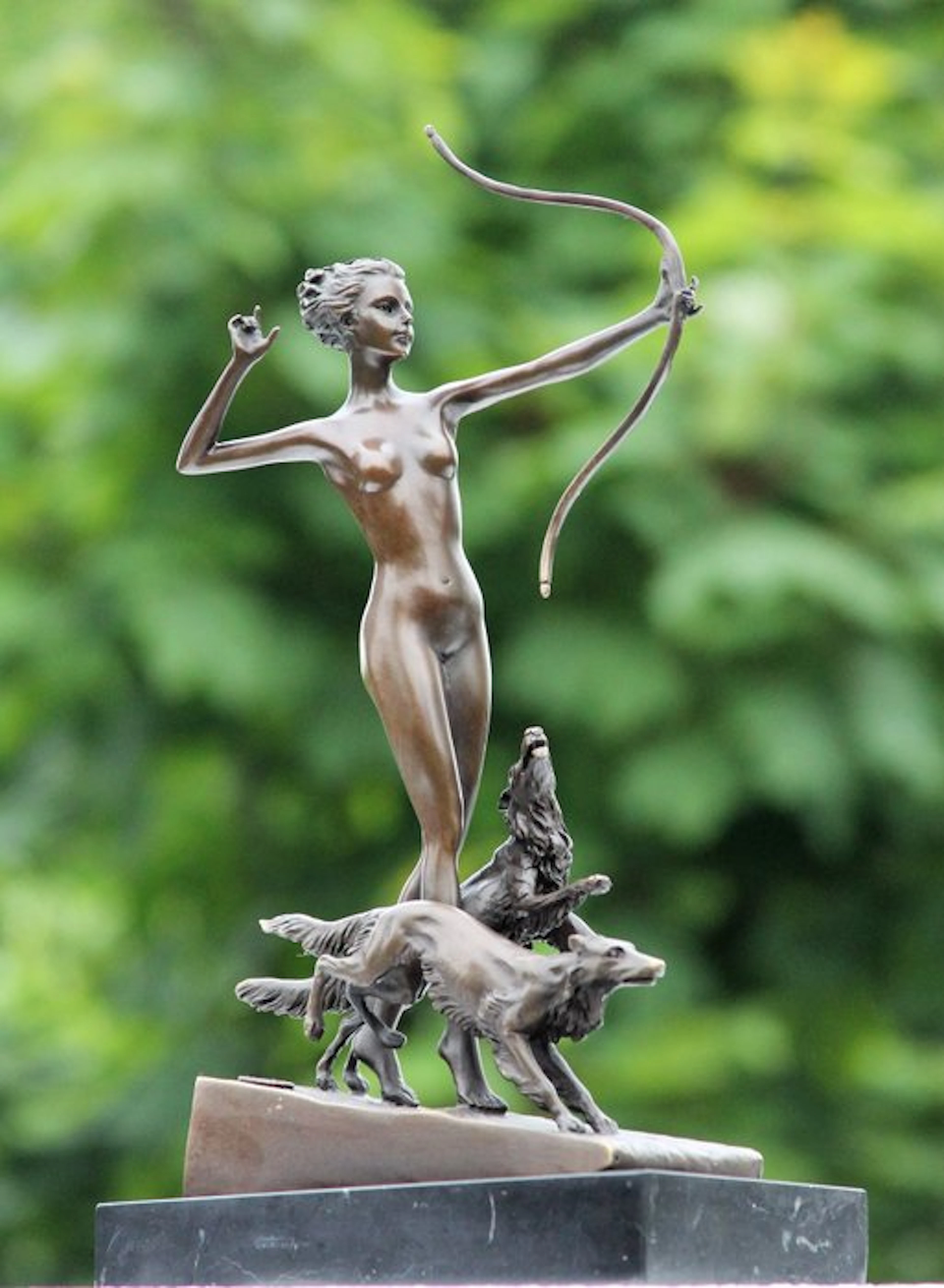 Statue, diana hunting with two dogs - 32 cm - bronze marble