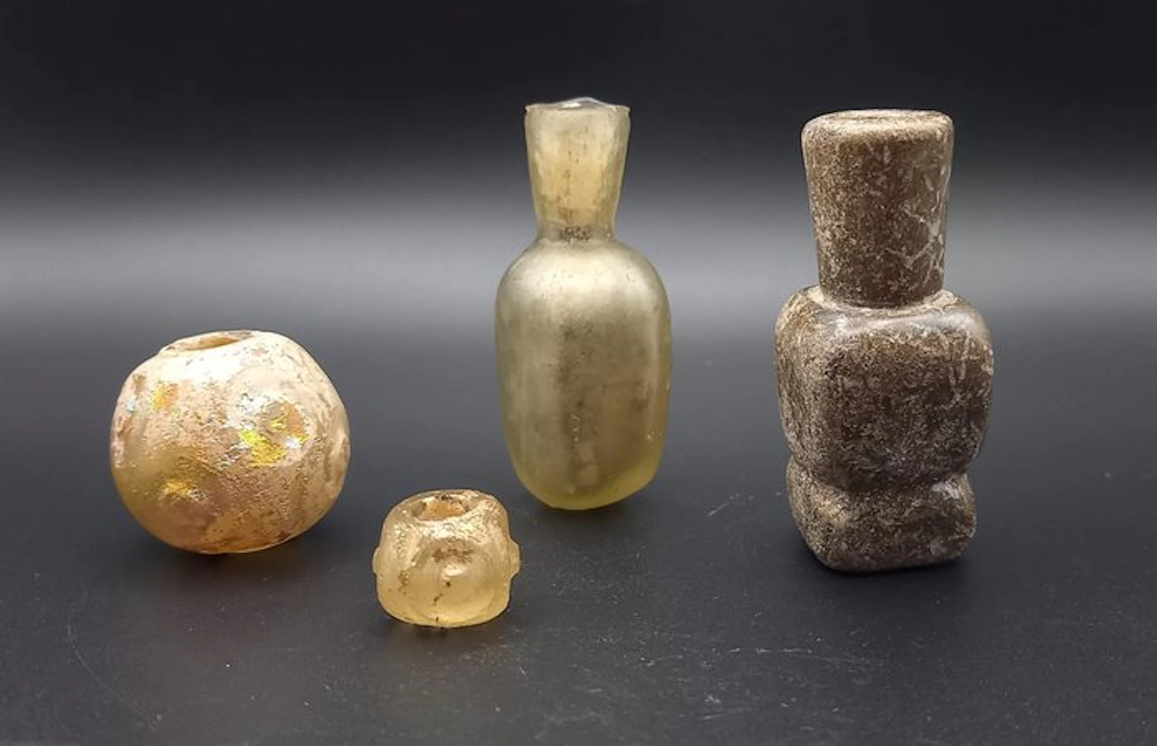 Late Roman/Early Byzantine Lot of four late antique miniature glasses. - 57 mm