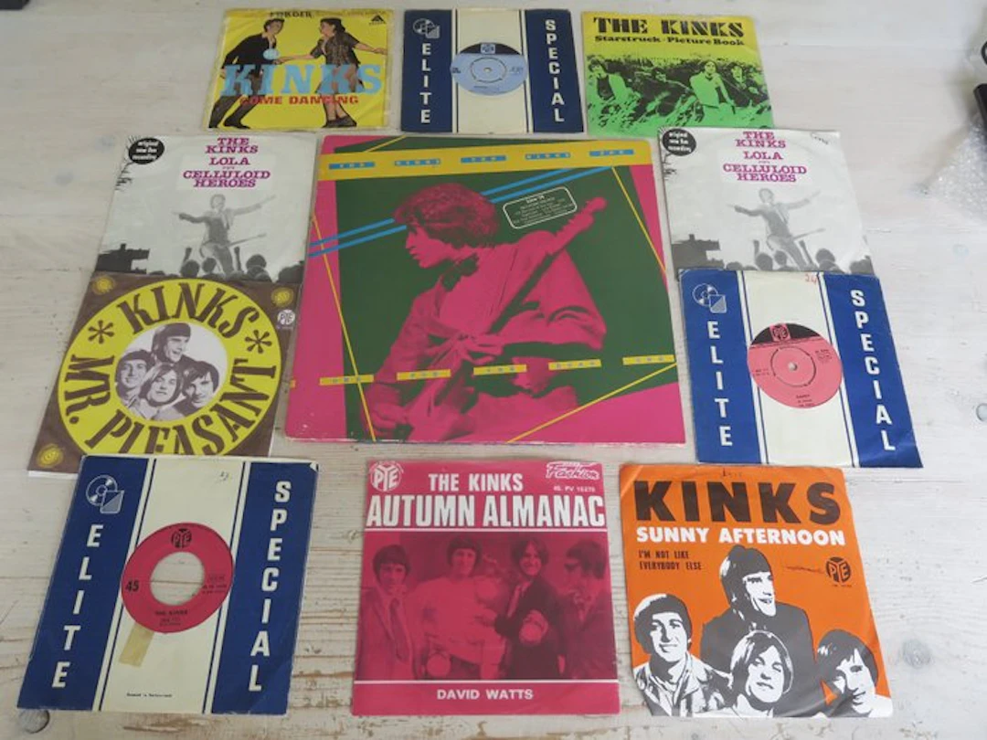 Kinks - Collection with 1 x double LPs & 12 x 7" singles...