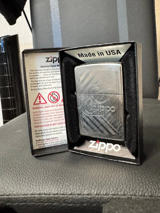 Zippo - Planeta 80th Anniv - No reserve price - Lighter - Steel (stainless)