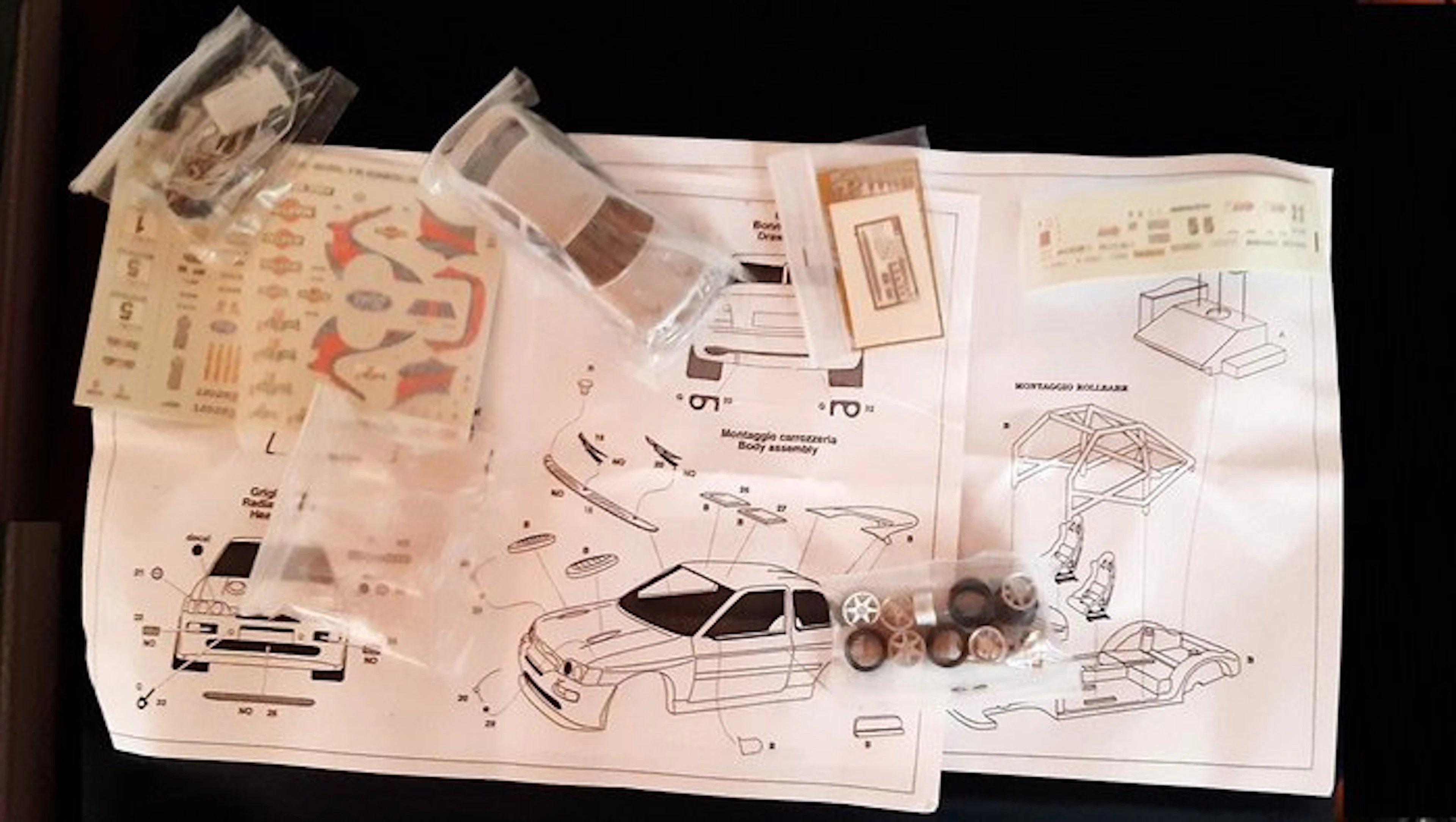 MERI Kits 1:43 - Model kit - FORD ESCORT COSWORTH 4x4 - MARTINI - RALLY