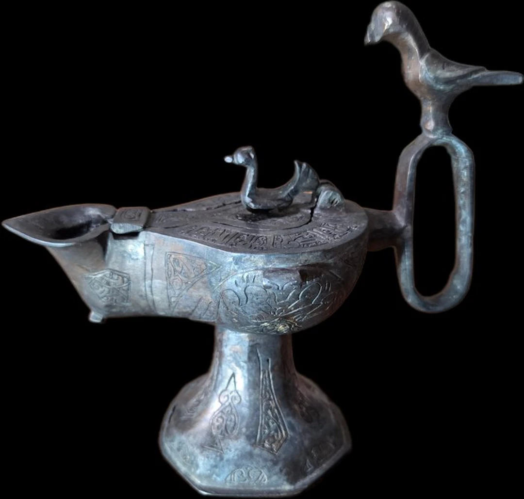 Islamic Medieval Seljuk bronze oil lamp (No reserve price)