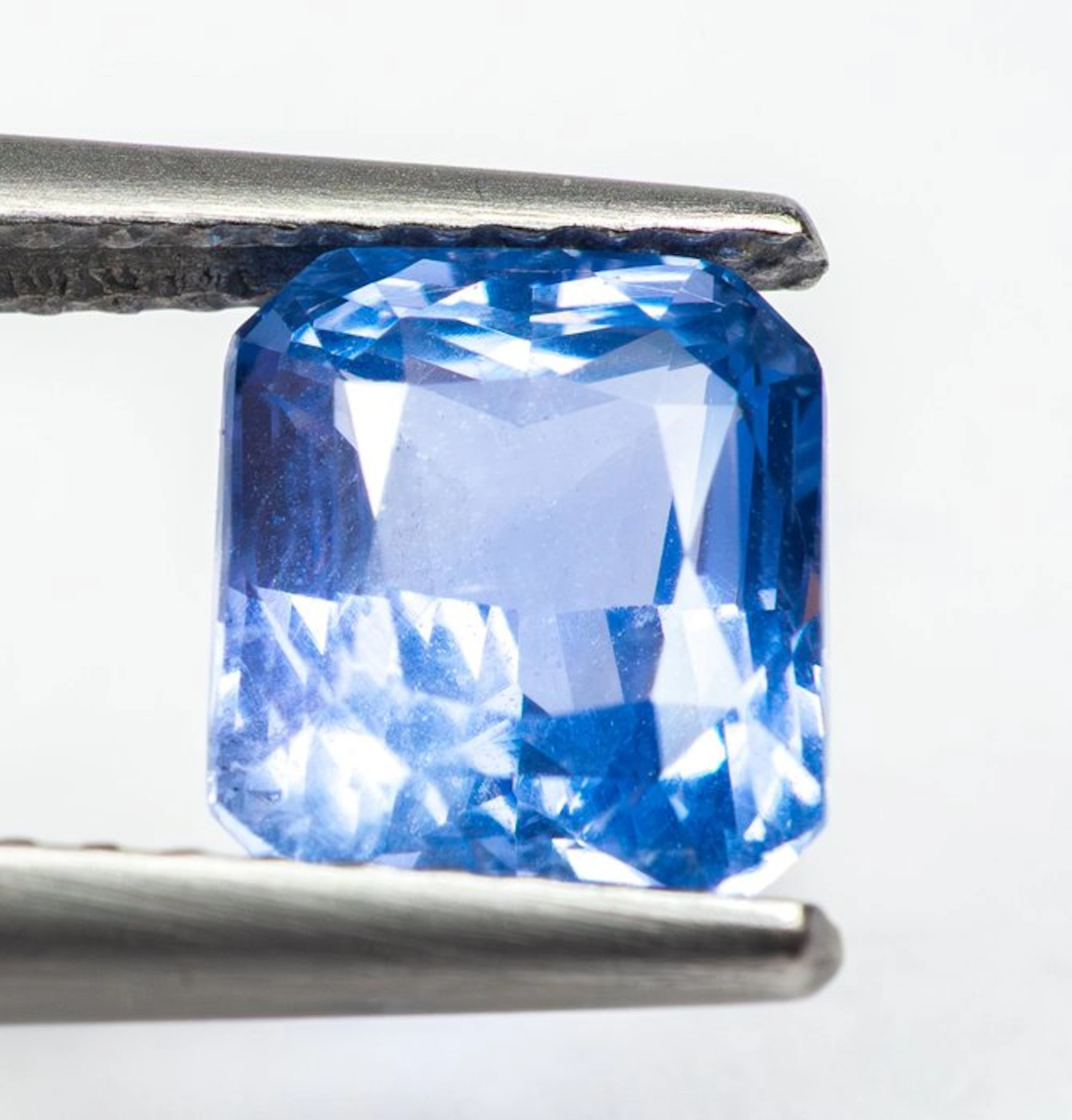 Sapphire - 2.01 ct - Gem Report Antwerp (GRA) - Blue (No Heat, Ceylon)
