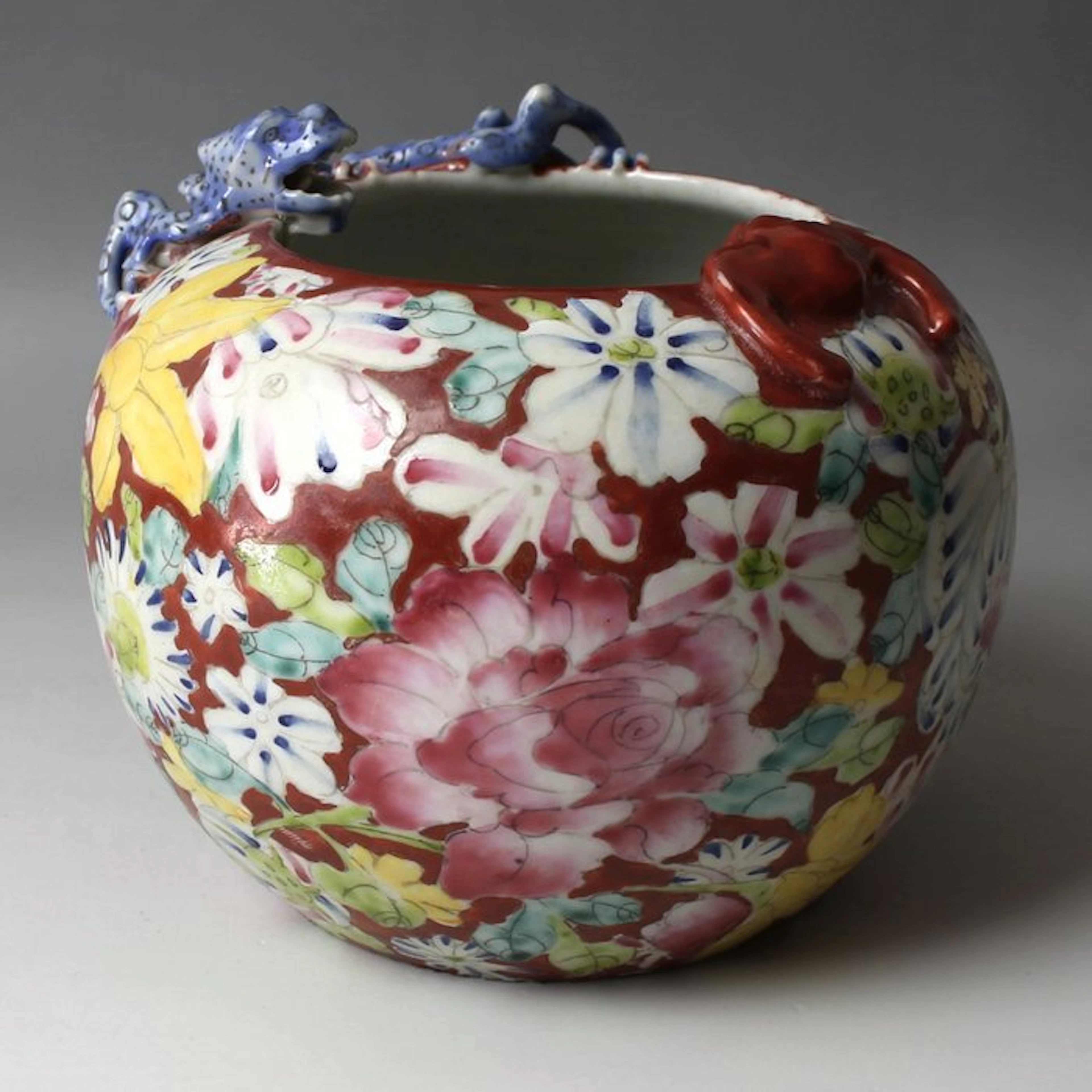 Pottery A ‘Chilong’ and bat “Mille fleurs” brush washer (No reserve price)