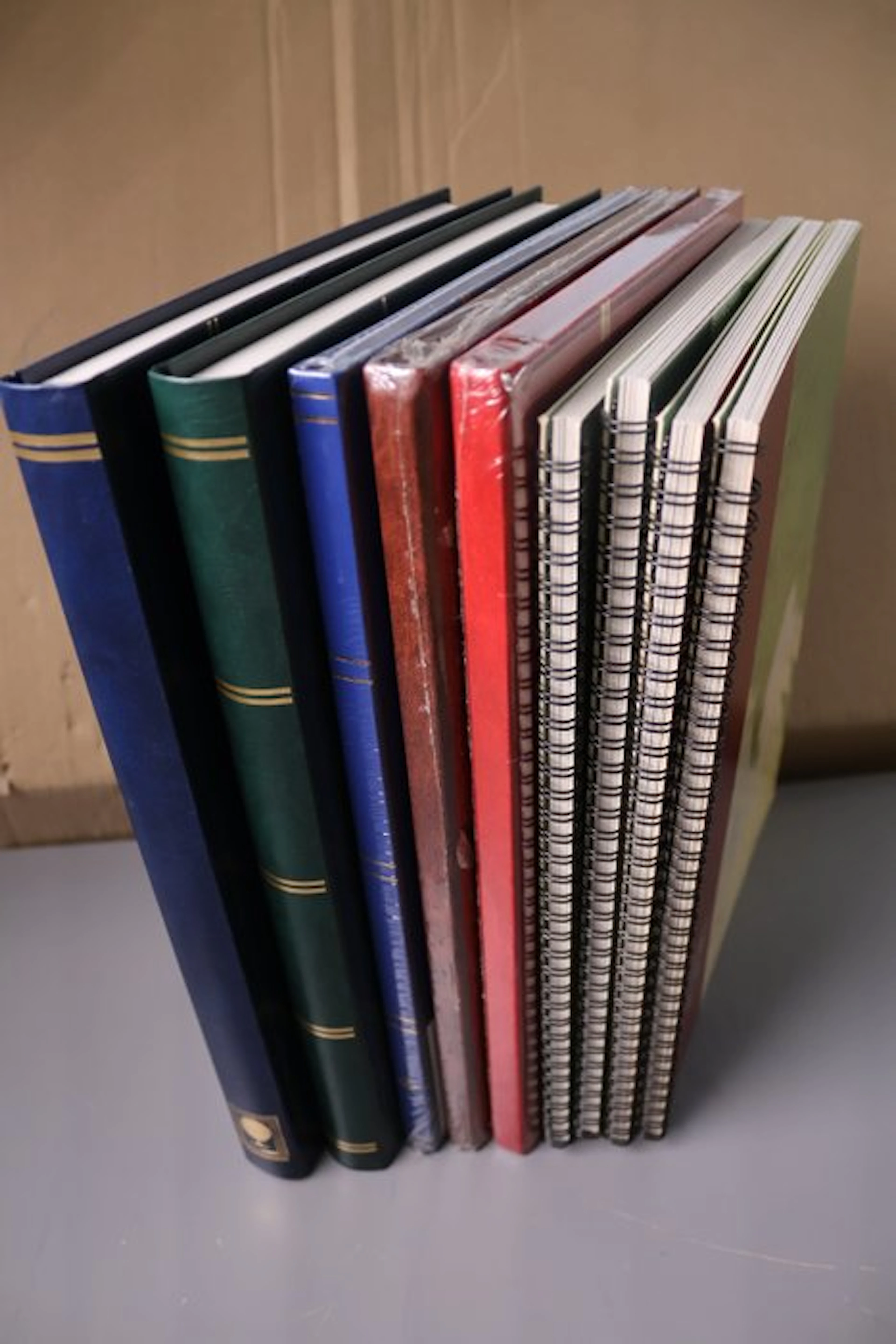 World - 9 new, empty stockbooks with white pages