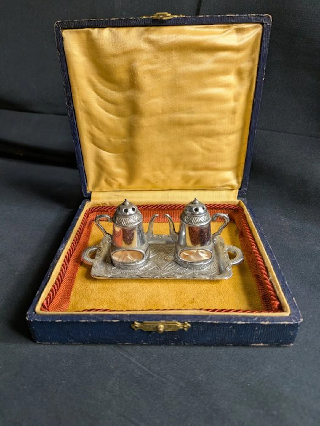 Salt and pepper shakers (3) - Silverplated
