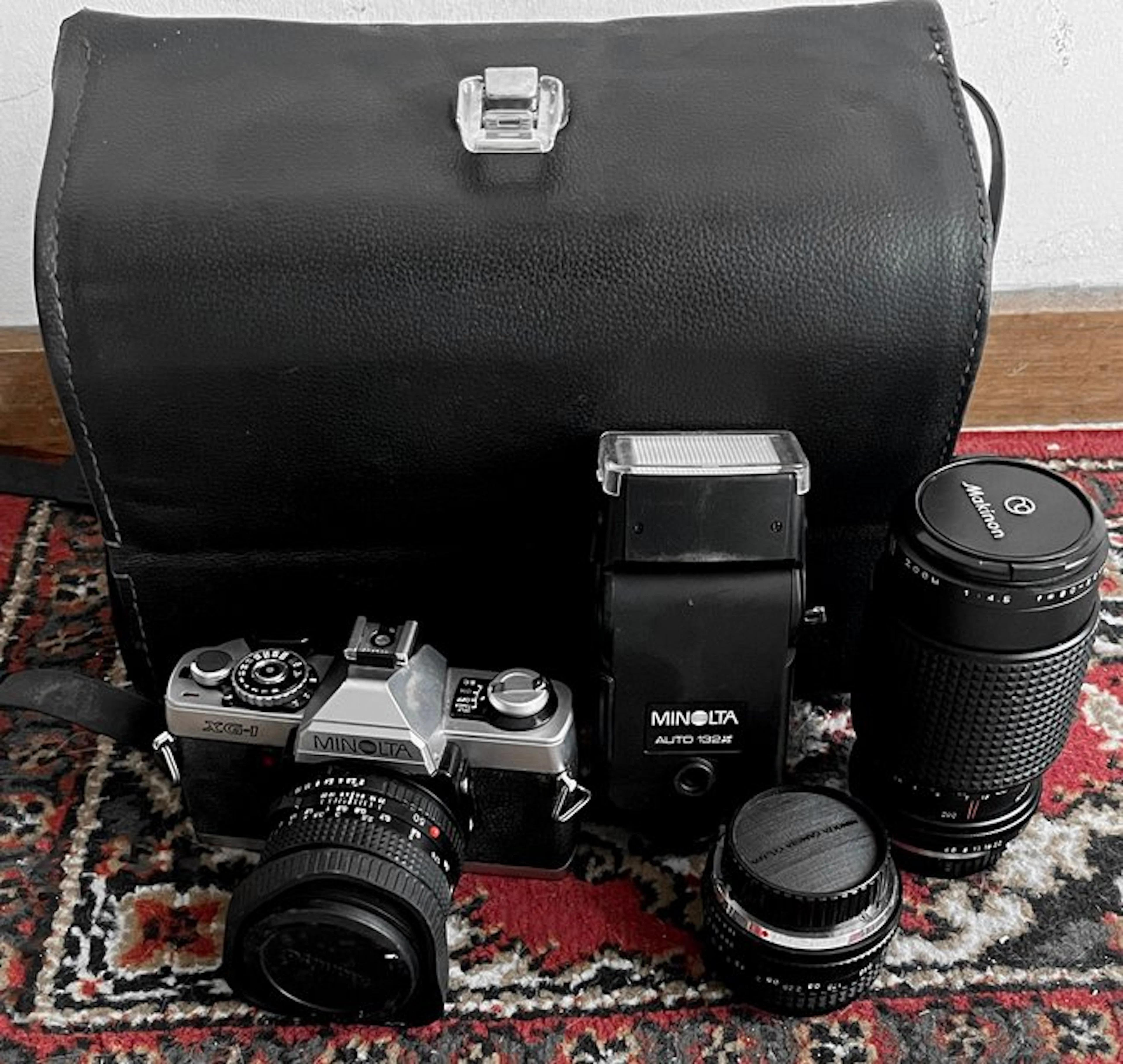 Minolta XG-1 + 50mm + 28mm + 80-200mm + acc. | Analogue camera