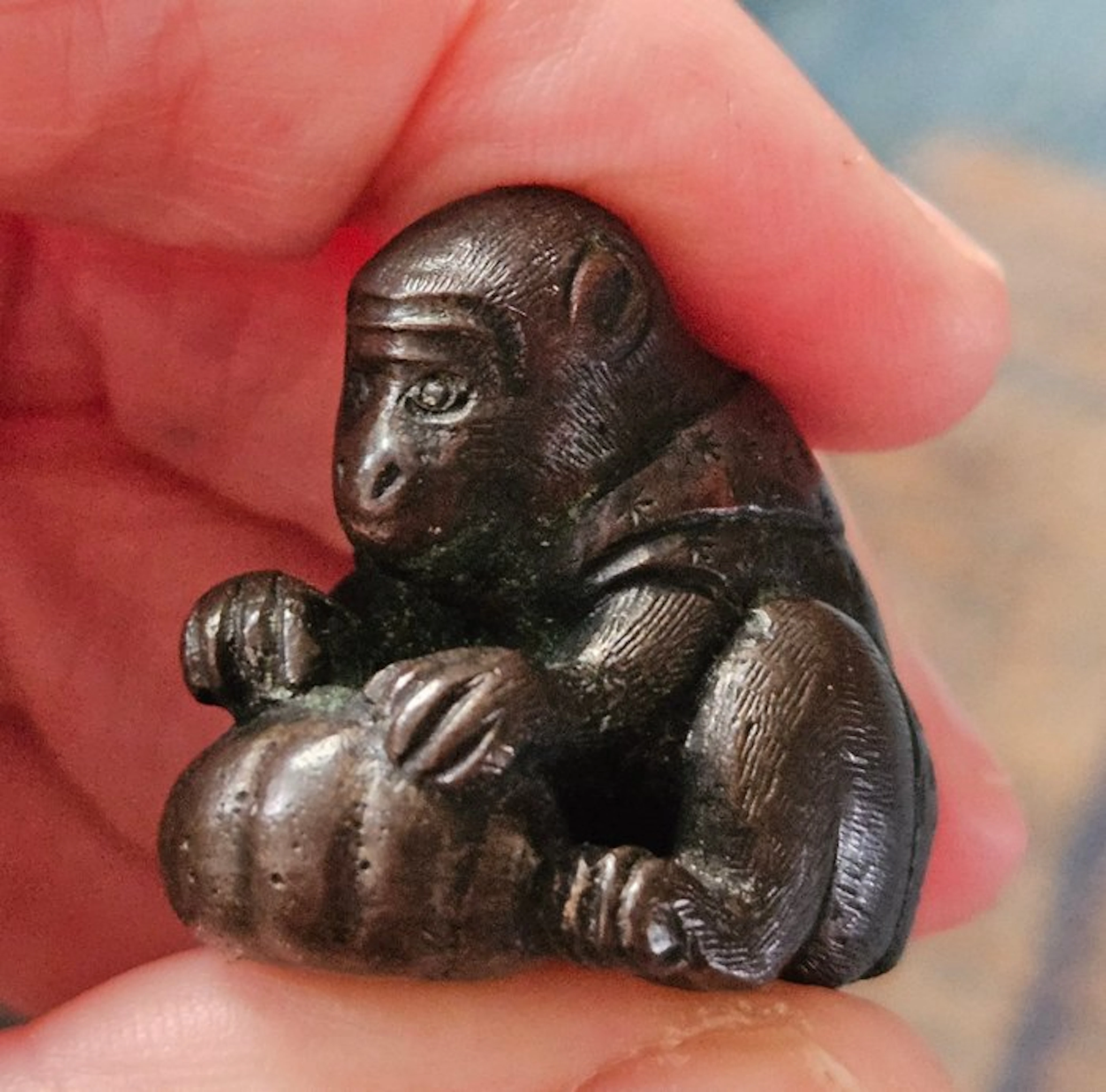 Rare bronze monkey with pumpkin - Bronze - Japan - 19th century