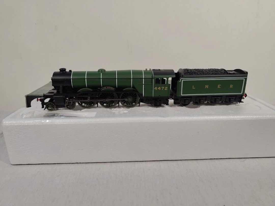 Hornby 00 - R3086 - Steam locomotive with tender (1)...