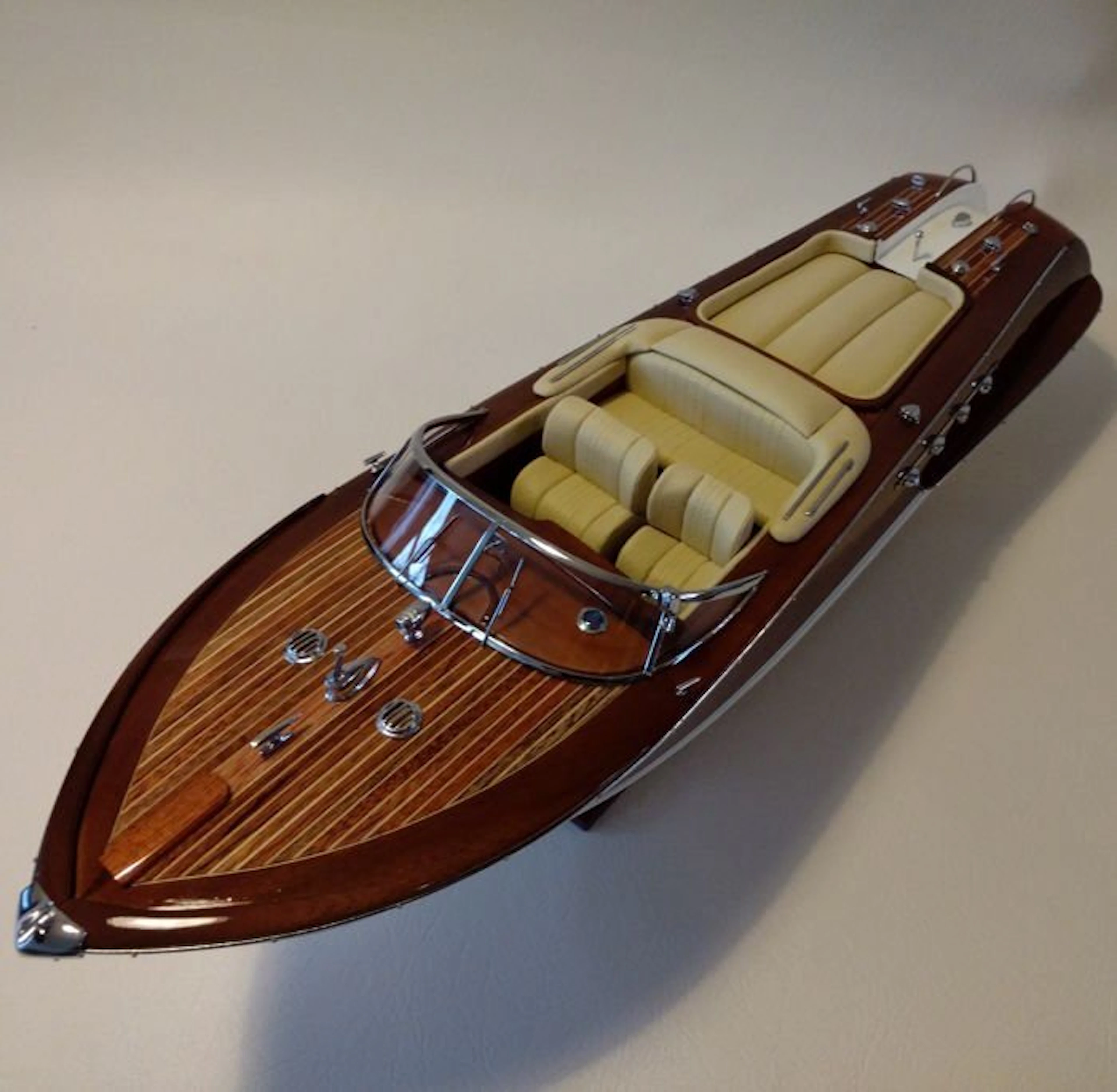 Riva Aquarama 67 cm Bois entièrement modelisme fait main 1:12 - Model boat