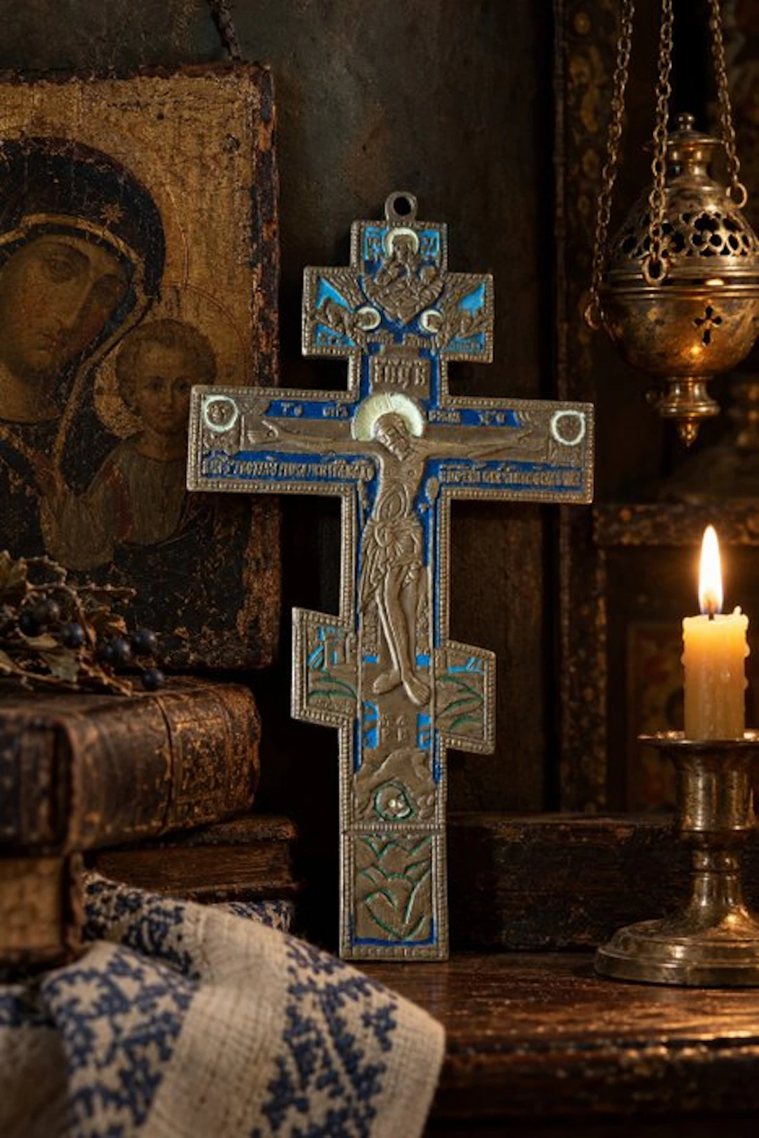 Antique inspired Cross - Bronze
